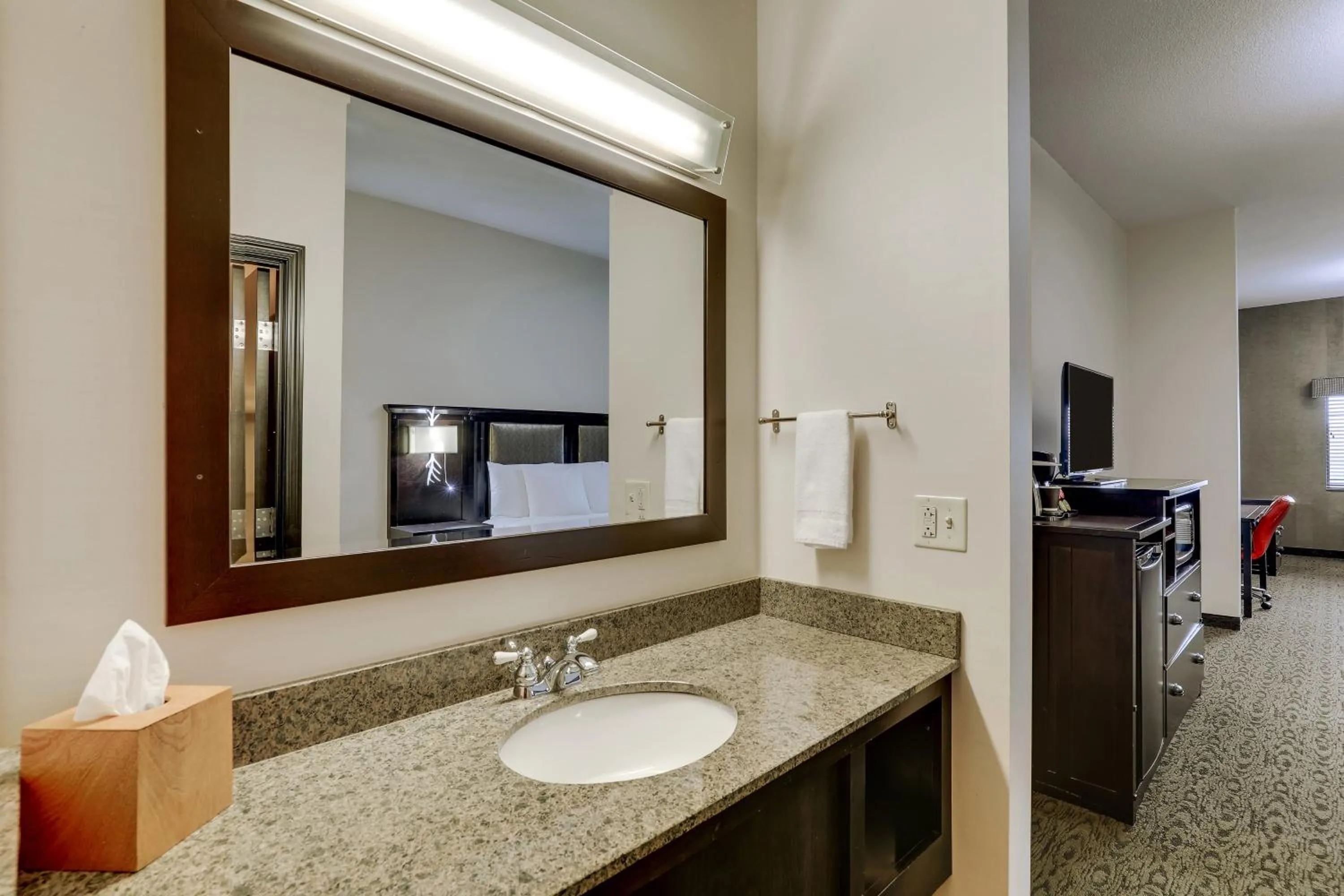 Bathroom in Stoney Creek Hotel Kansas City - Independence