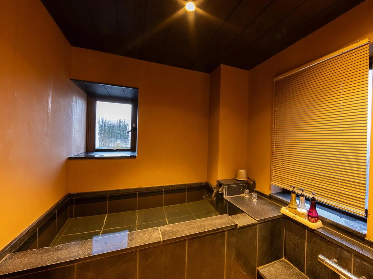 Hot Spring Bath in Saikatei Jidaiya