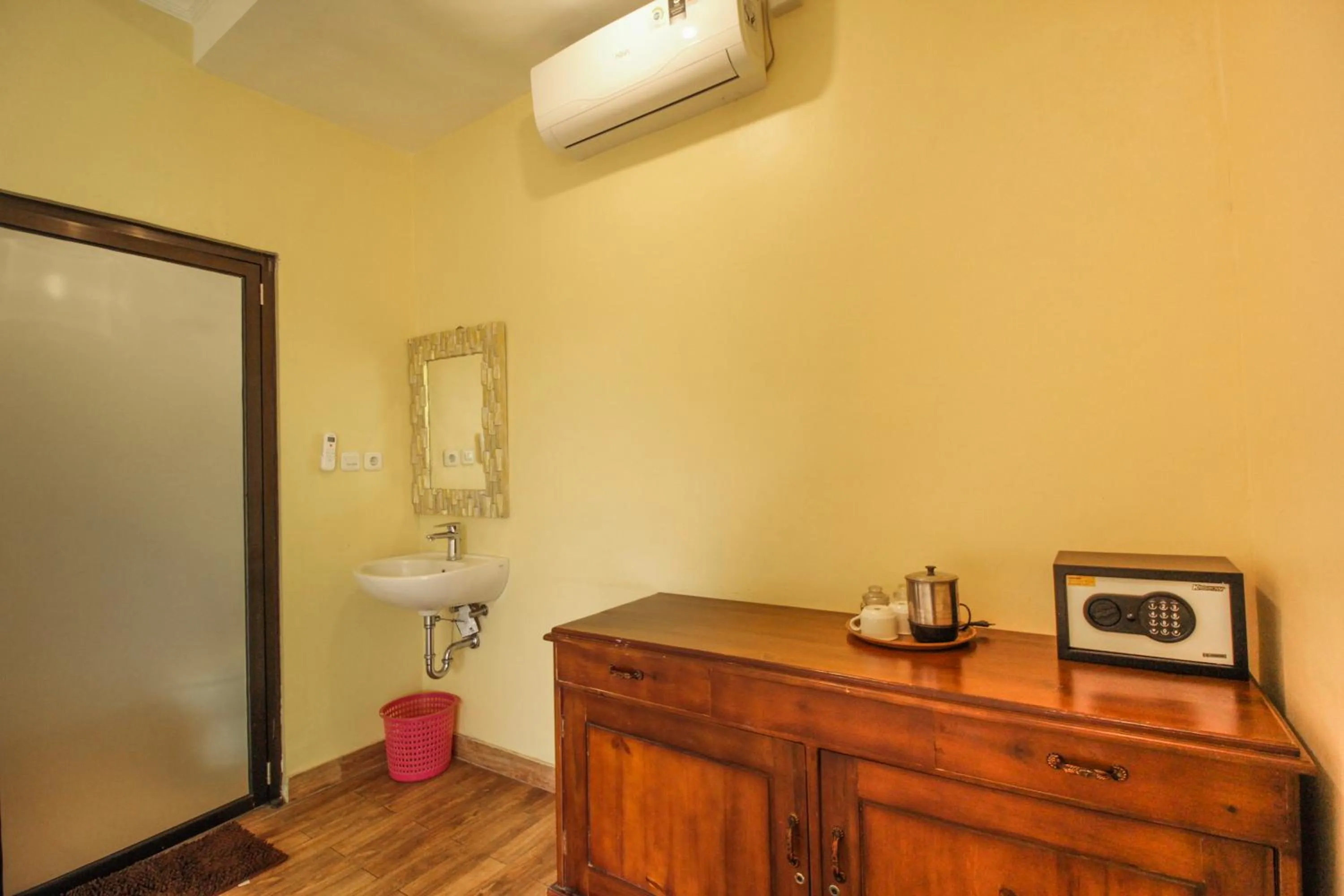 Coffee/tea facilities in Pondok Kutuh Guest House