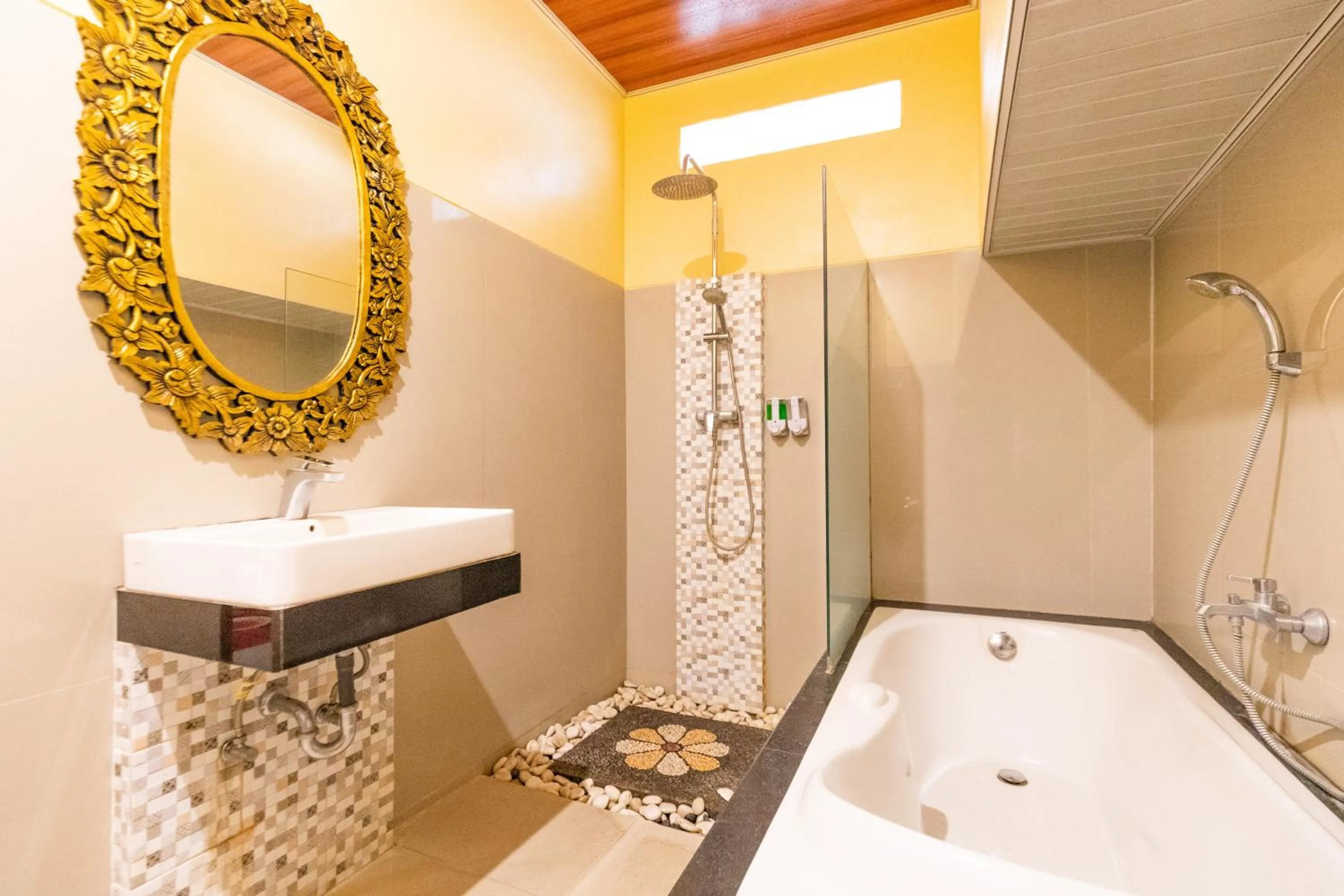 Shower in Pondok Kutuh Guest House