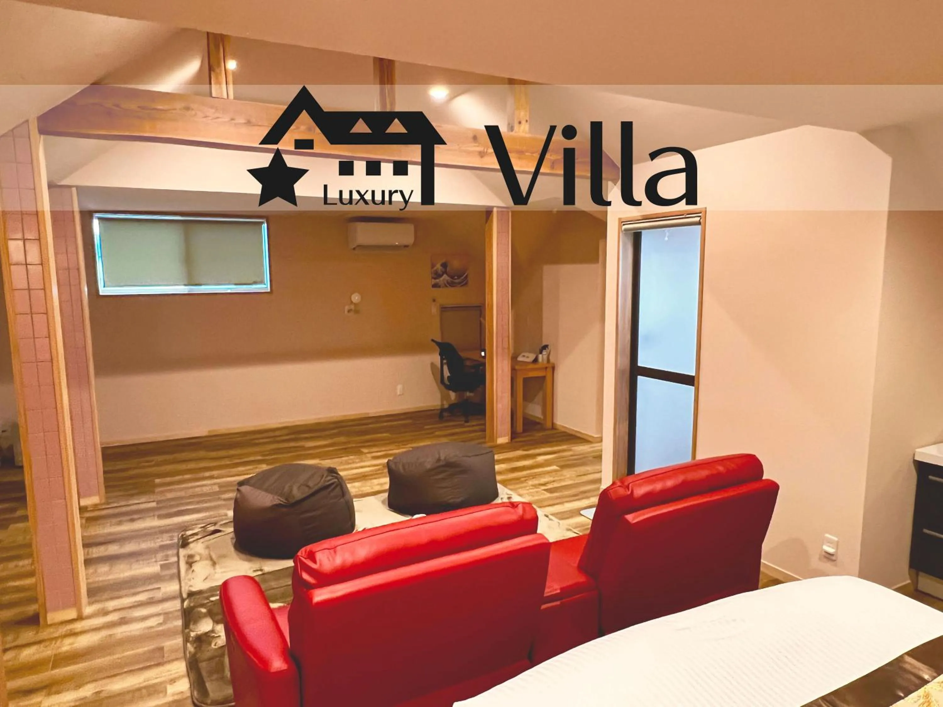 Photo of the whole room in Meteor Garden