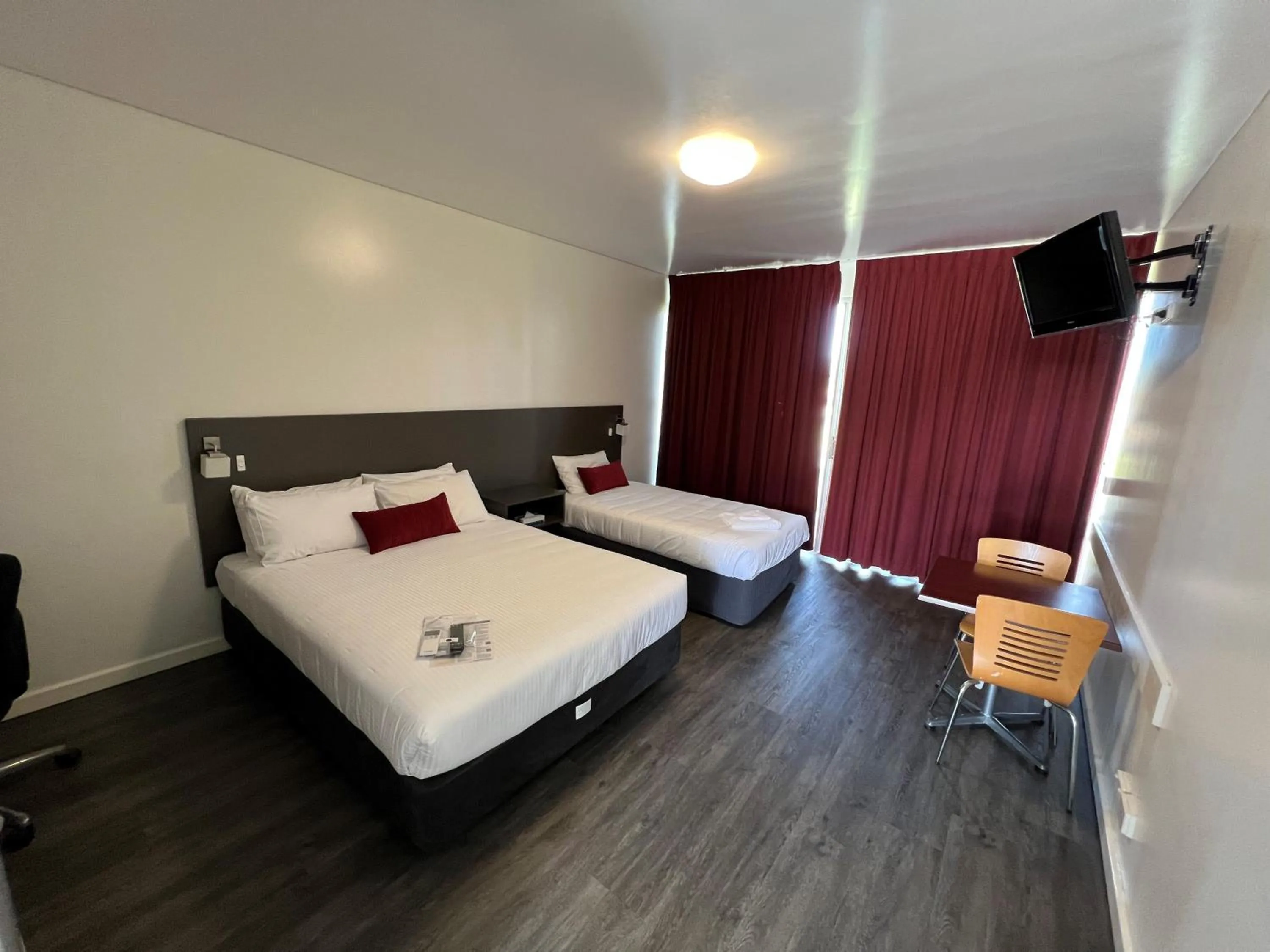 Photo of the whole room in Country Roads Motor Inn Dysart