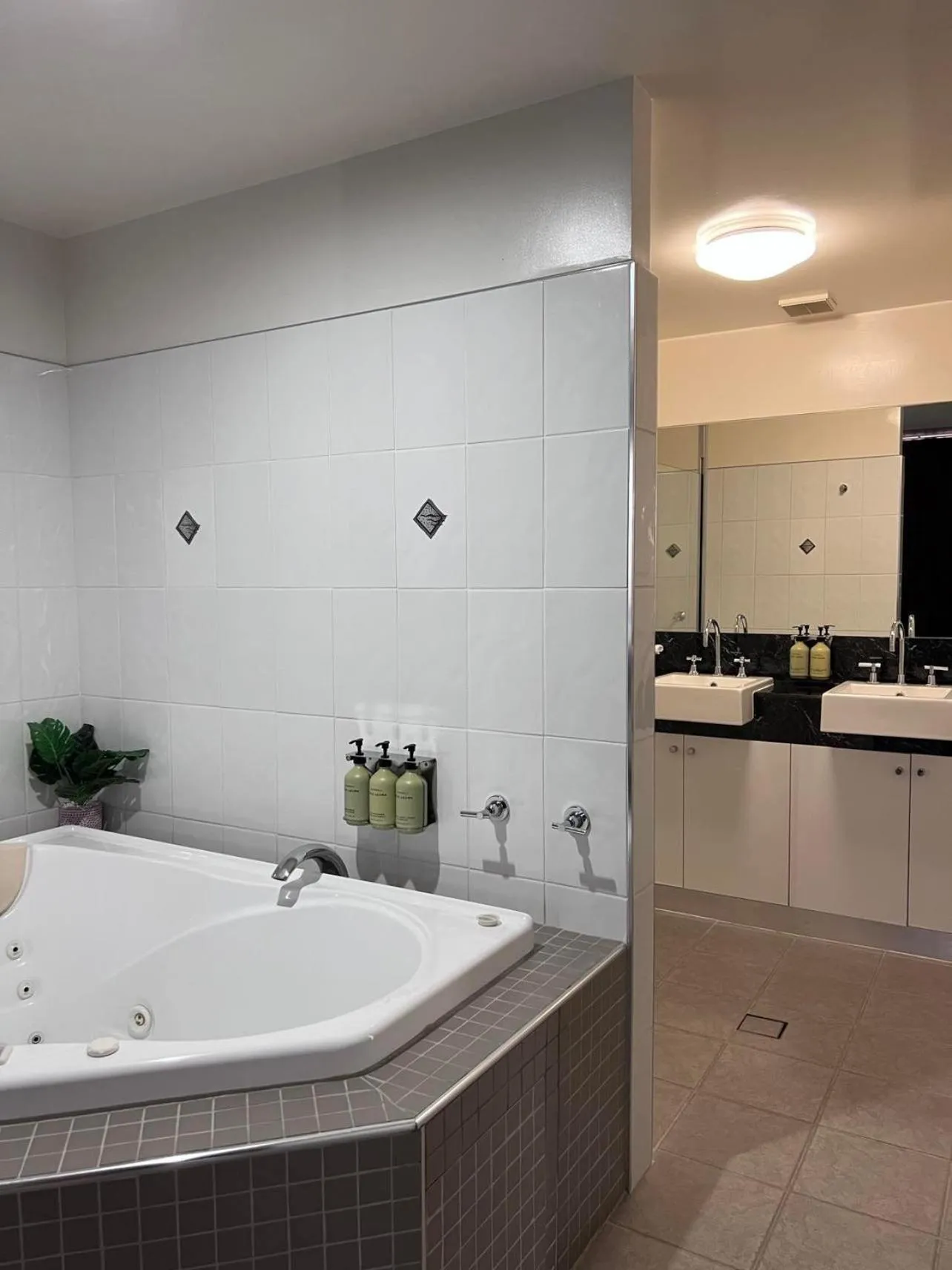 Bathroom in Country Roads Motor Inn Dysart