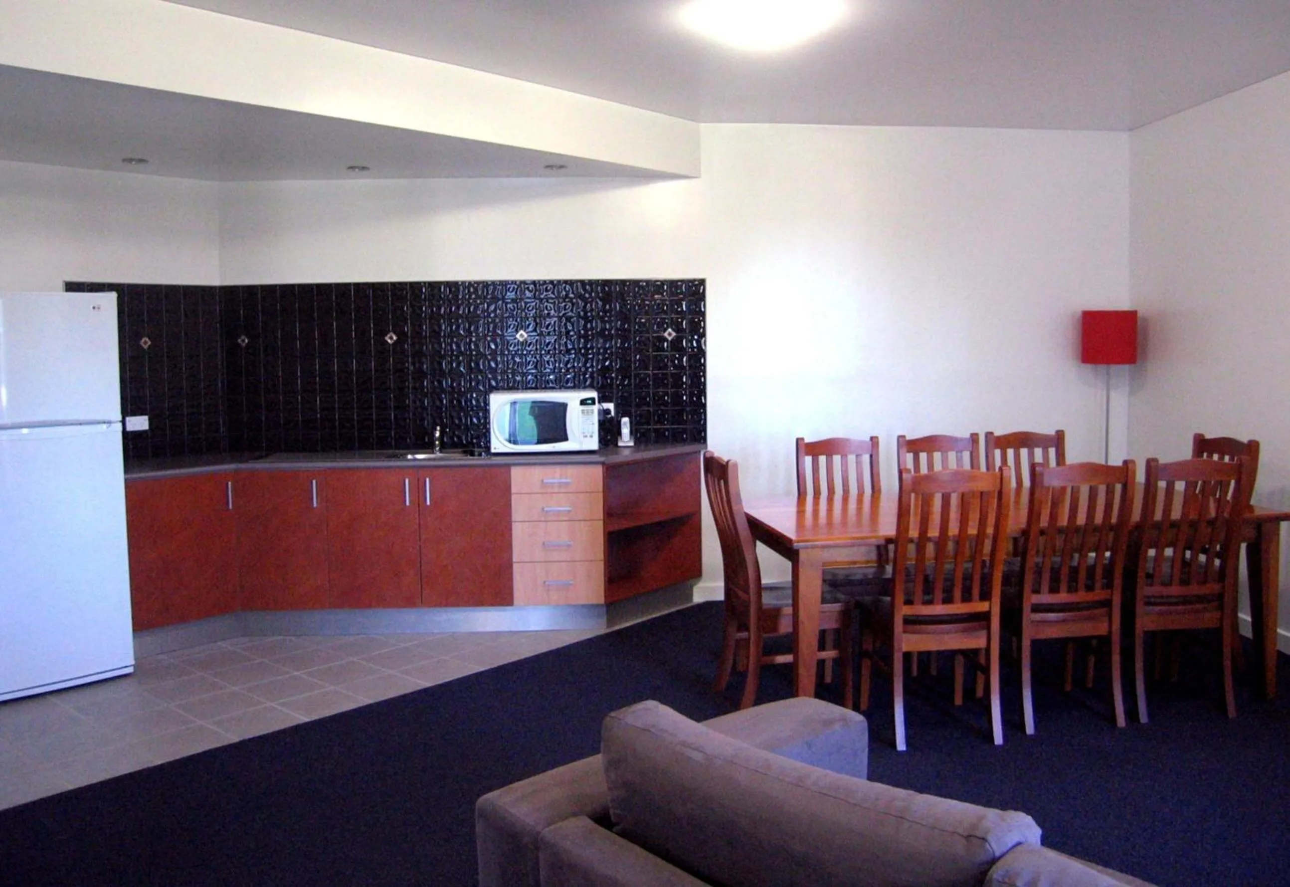 Kitchen or kitchenette in Country Roads Motor Inn Dysart