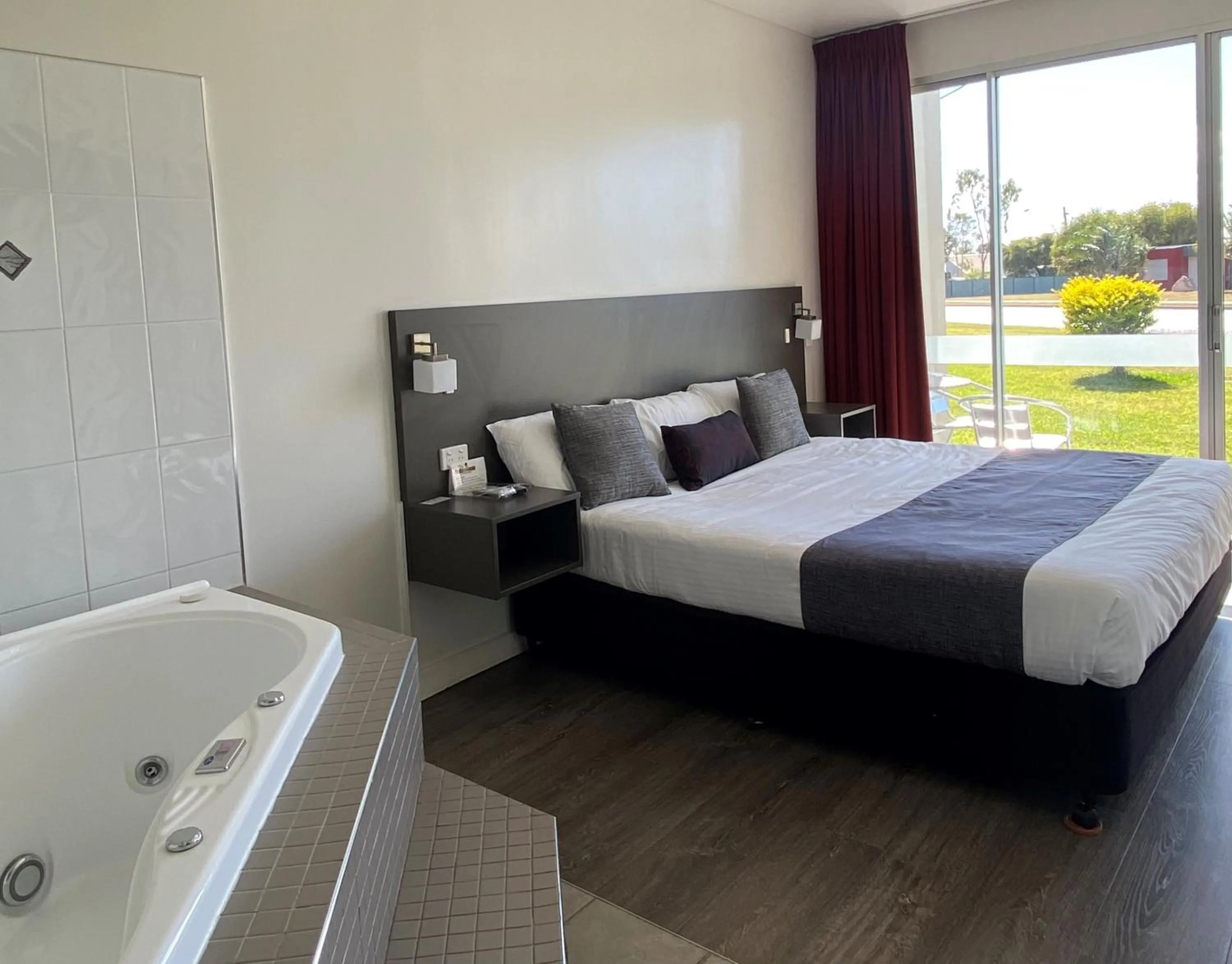 Bathroom in Country Roads Motor Inn Dysart