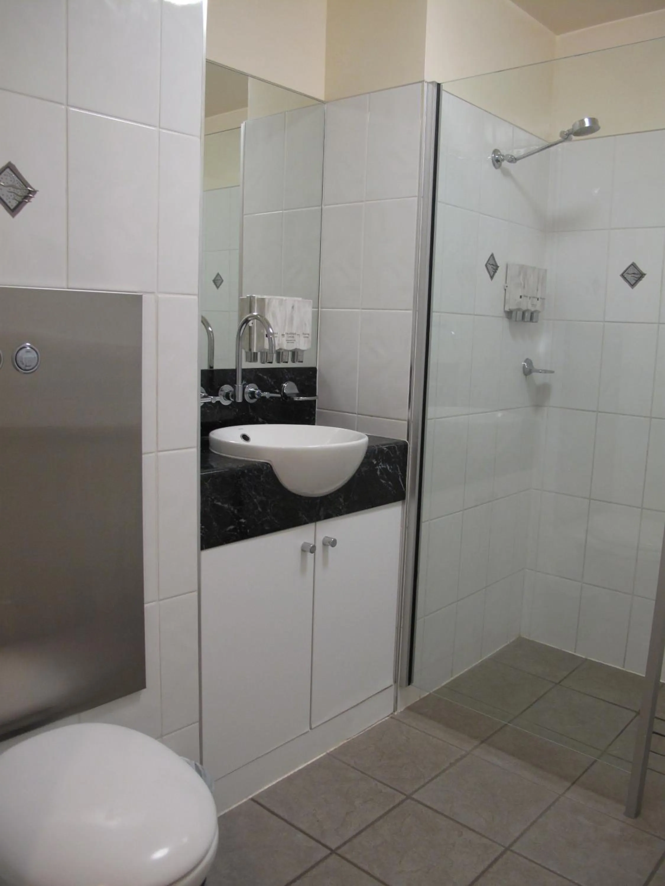 Bathroom in Country Roads Motor Inn Dysart