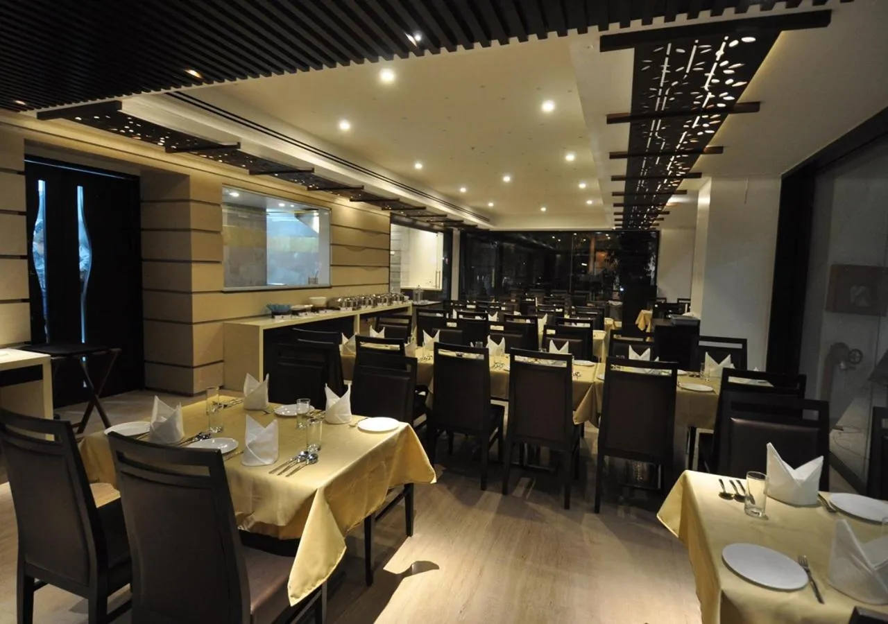 Restaurant/places to eat in Tarawade Clarks Inn Pune