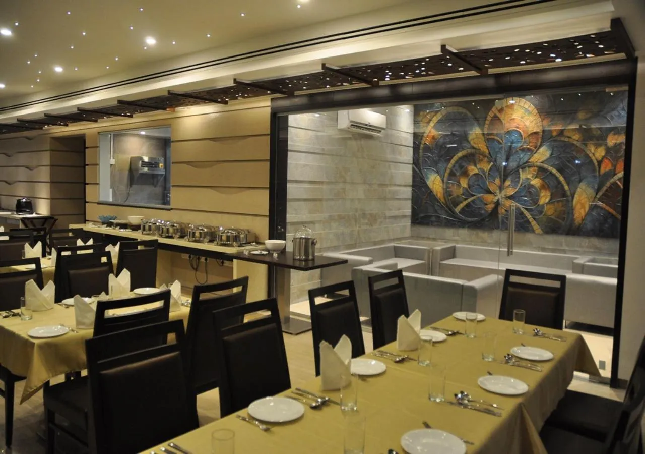Restaurant/places to eat in Tarawade Clarks Inn Pune