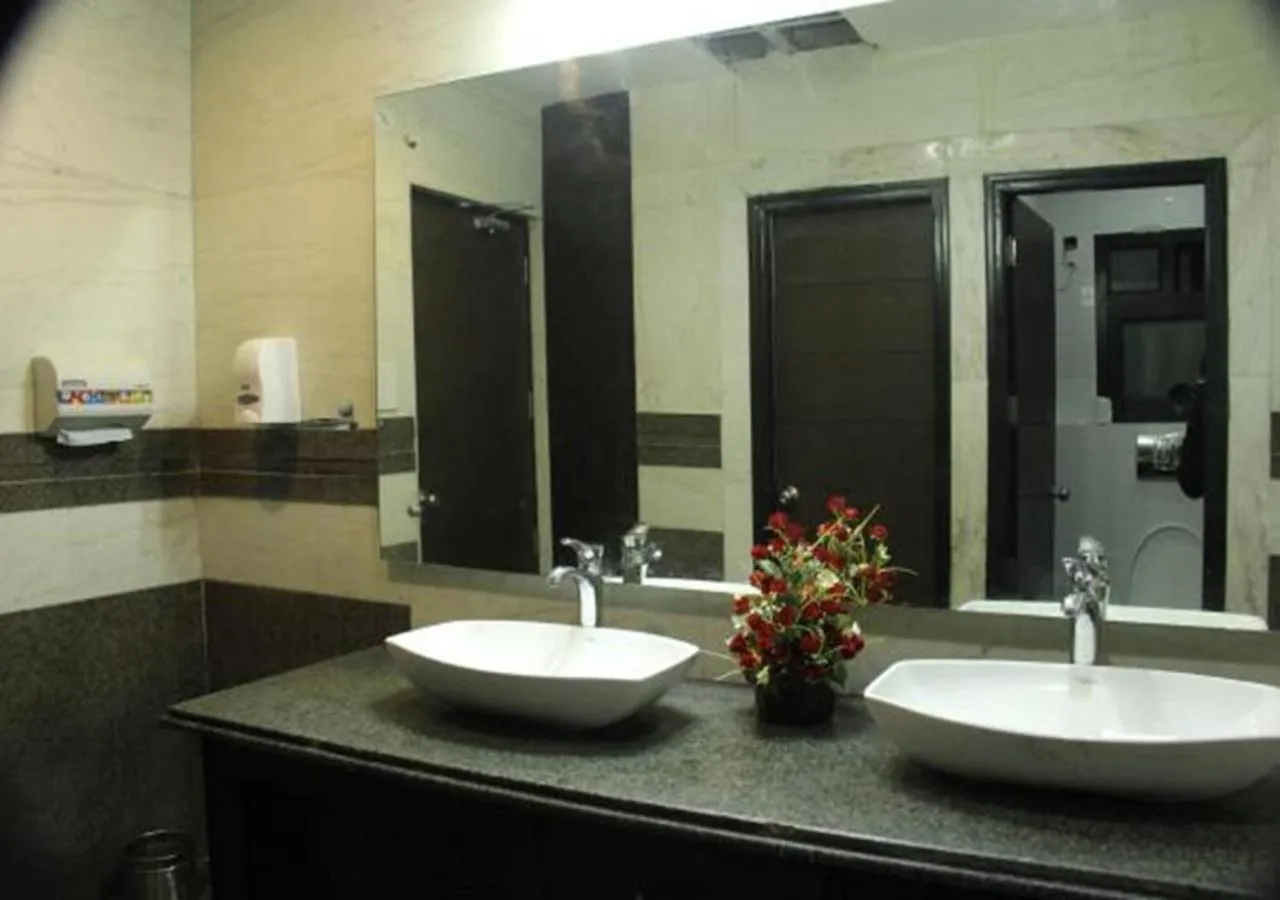 Bathroom in Tarawade Clarks Inn Pune