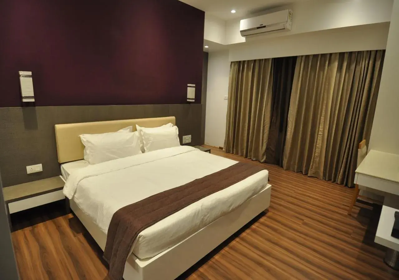Superior Double or Twin Room - single occupancy in Tarawade Clarks Inn Pune Superior Double or Twin Room - single occupancy in Tarawade Clarks Inn Pune