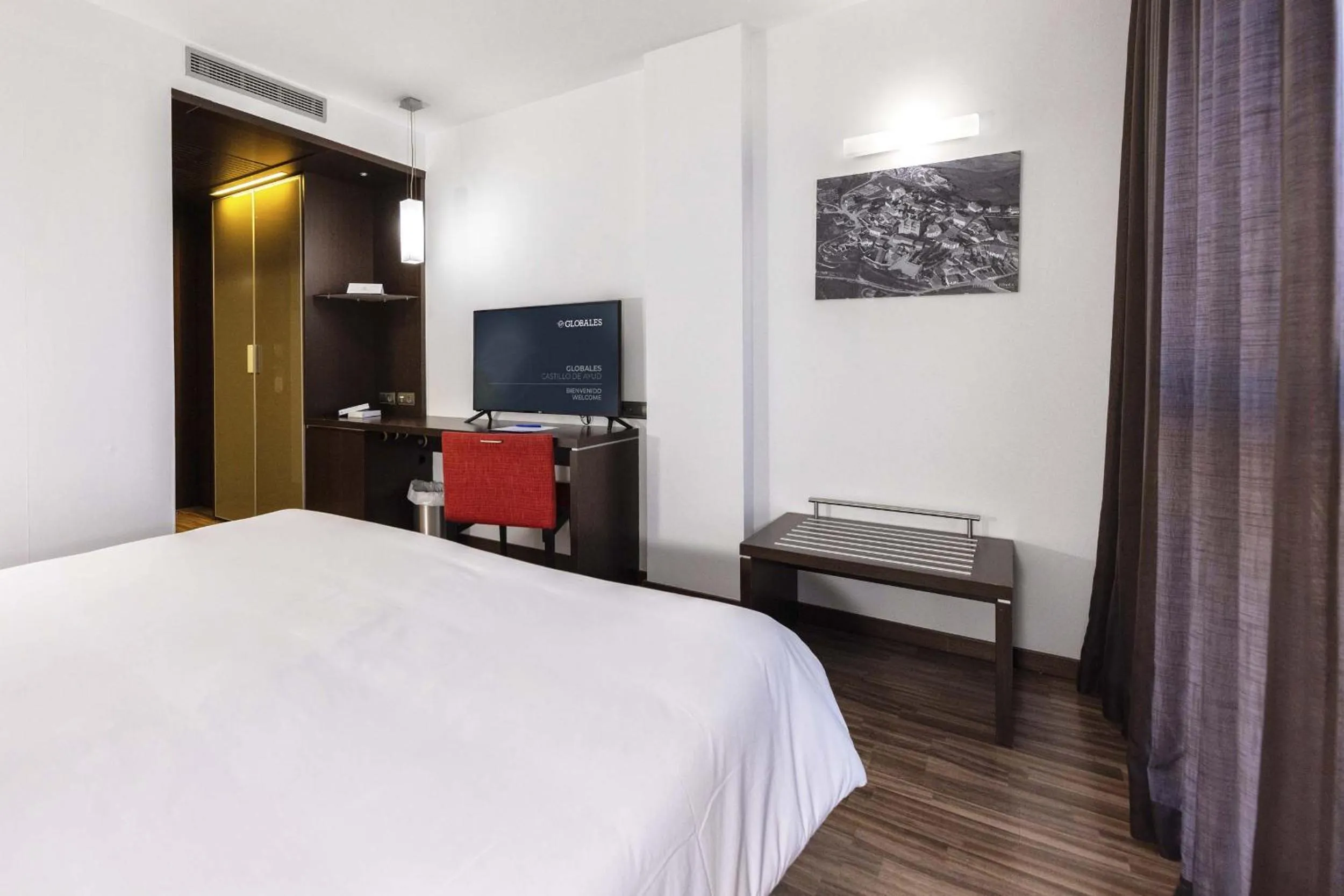 Bedroom, Bed in Globales Castillo de Ayud