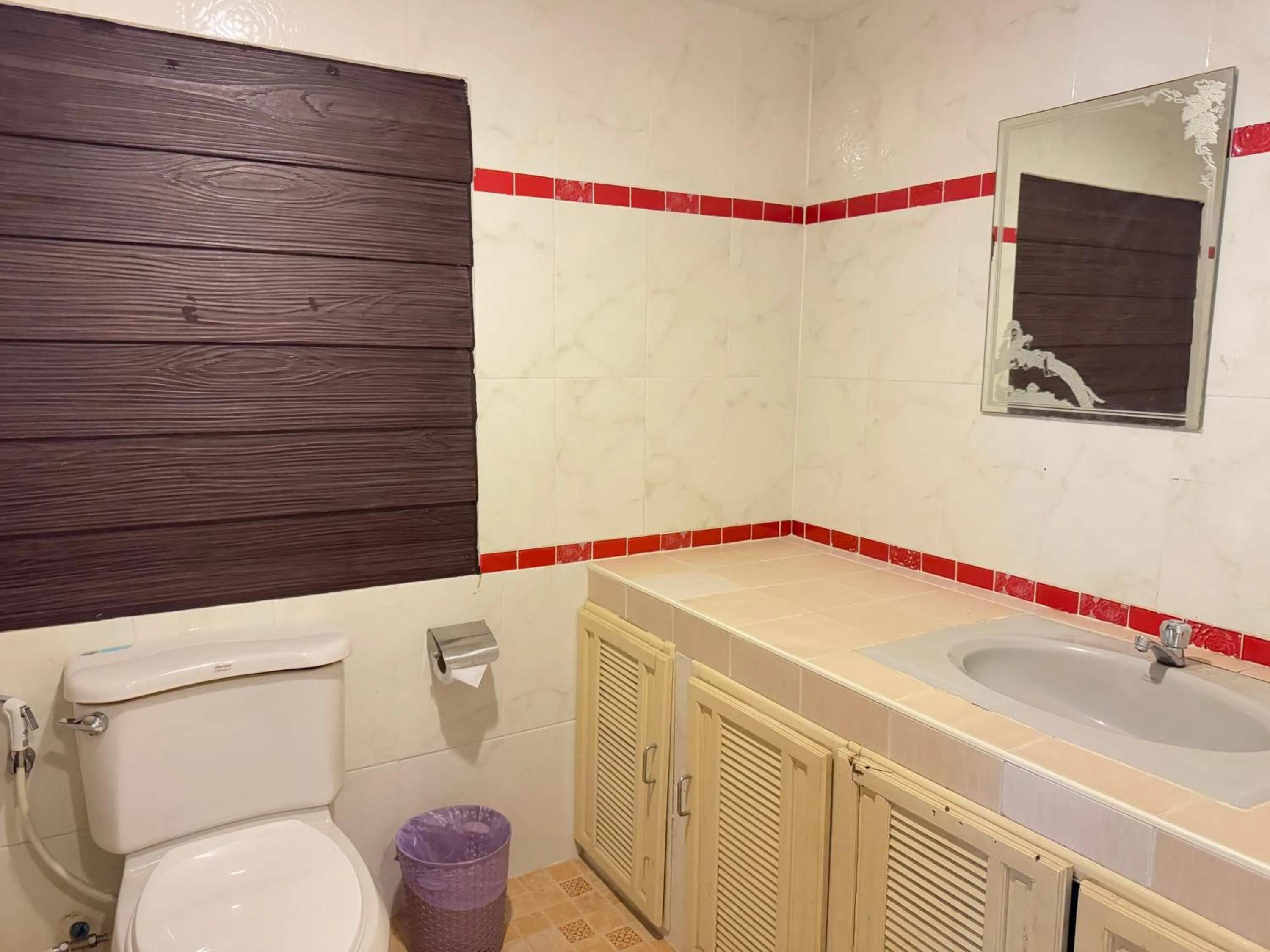 Bathroom in Hotel O Bupatara Chiangmai