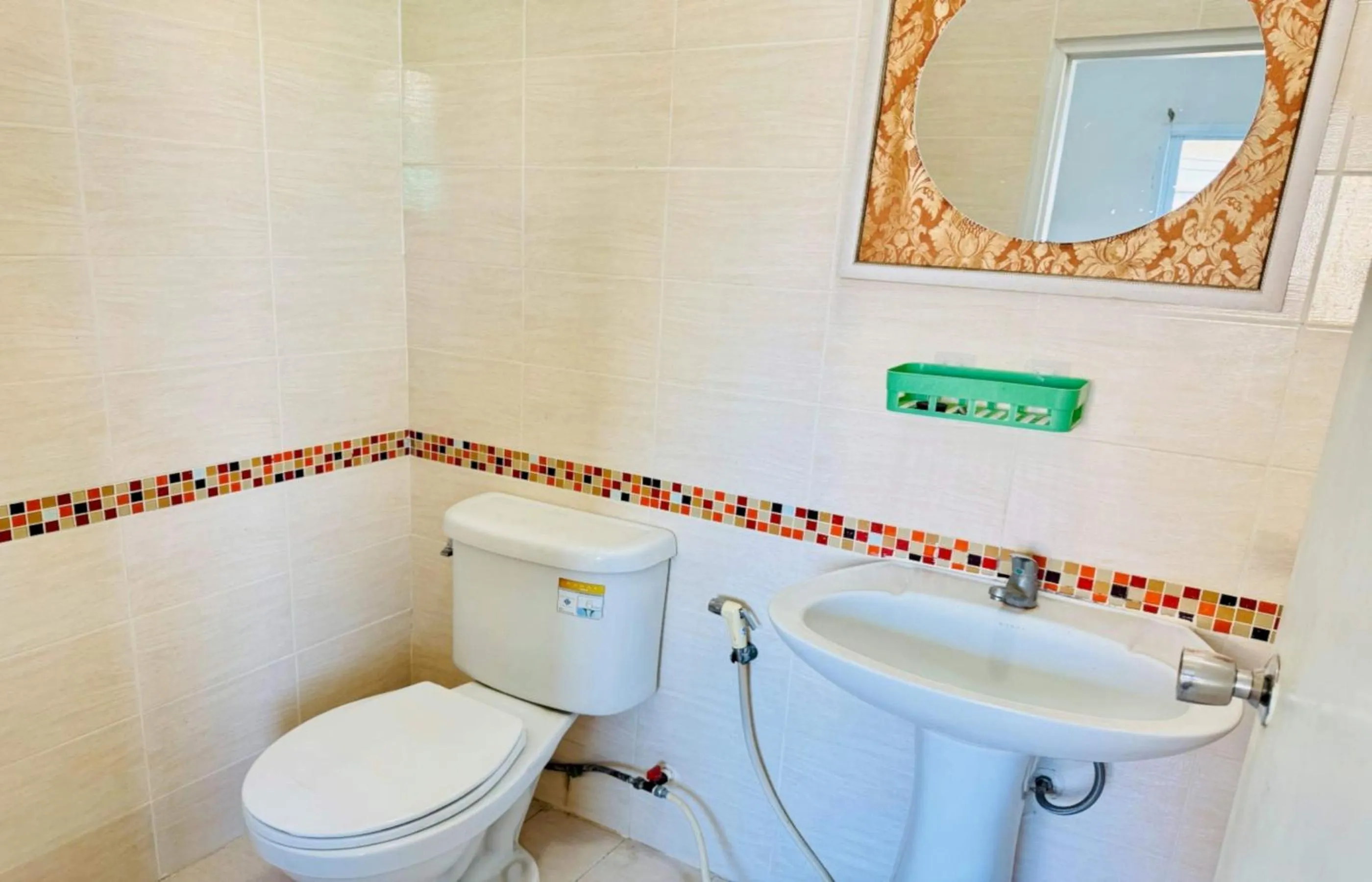 Bathroom in Hotel O Bupatara Chiangmai