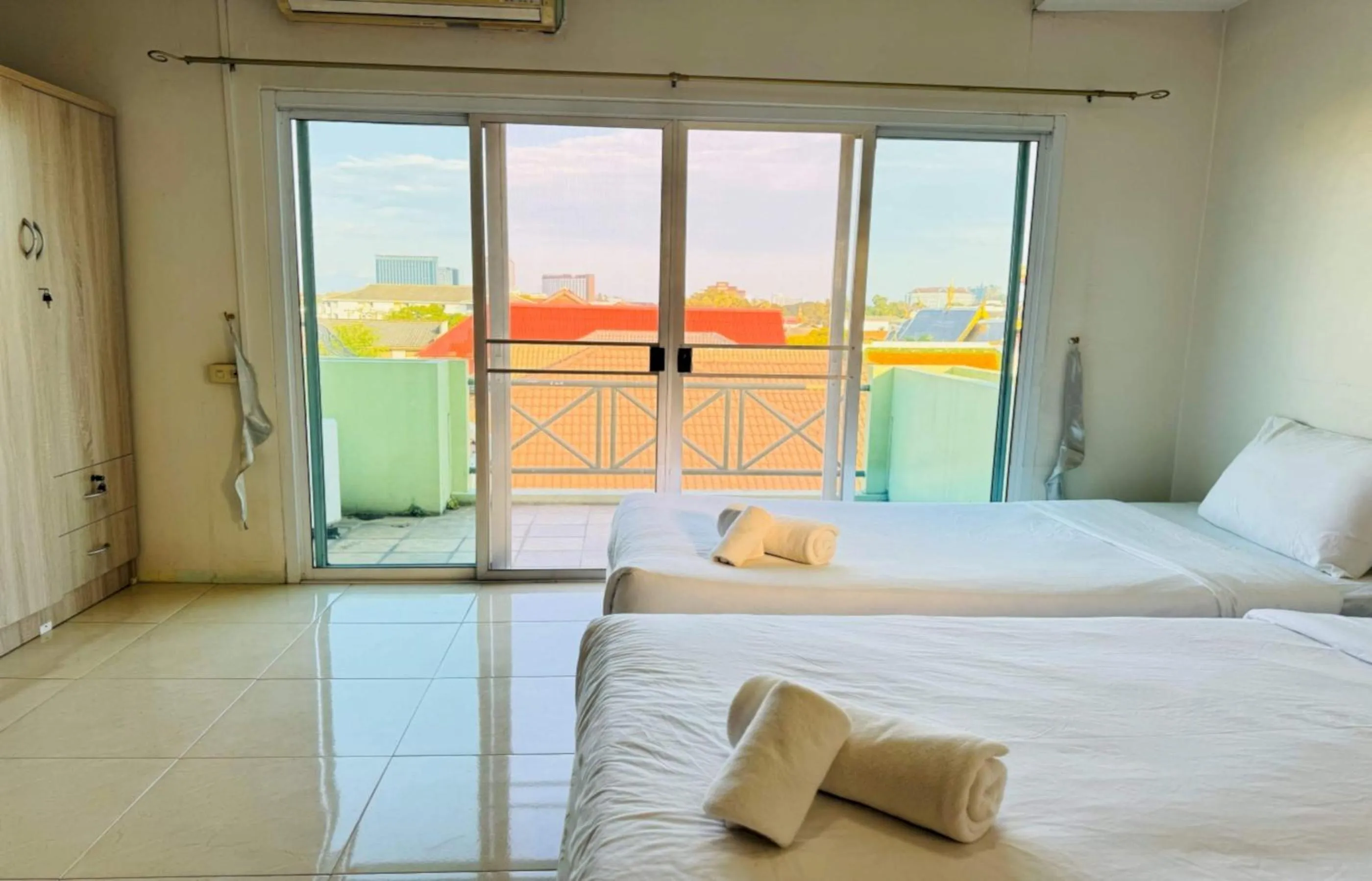 Balcony/Terrace, Bed in Hotel O Bupatara Chiangmai