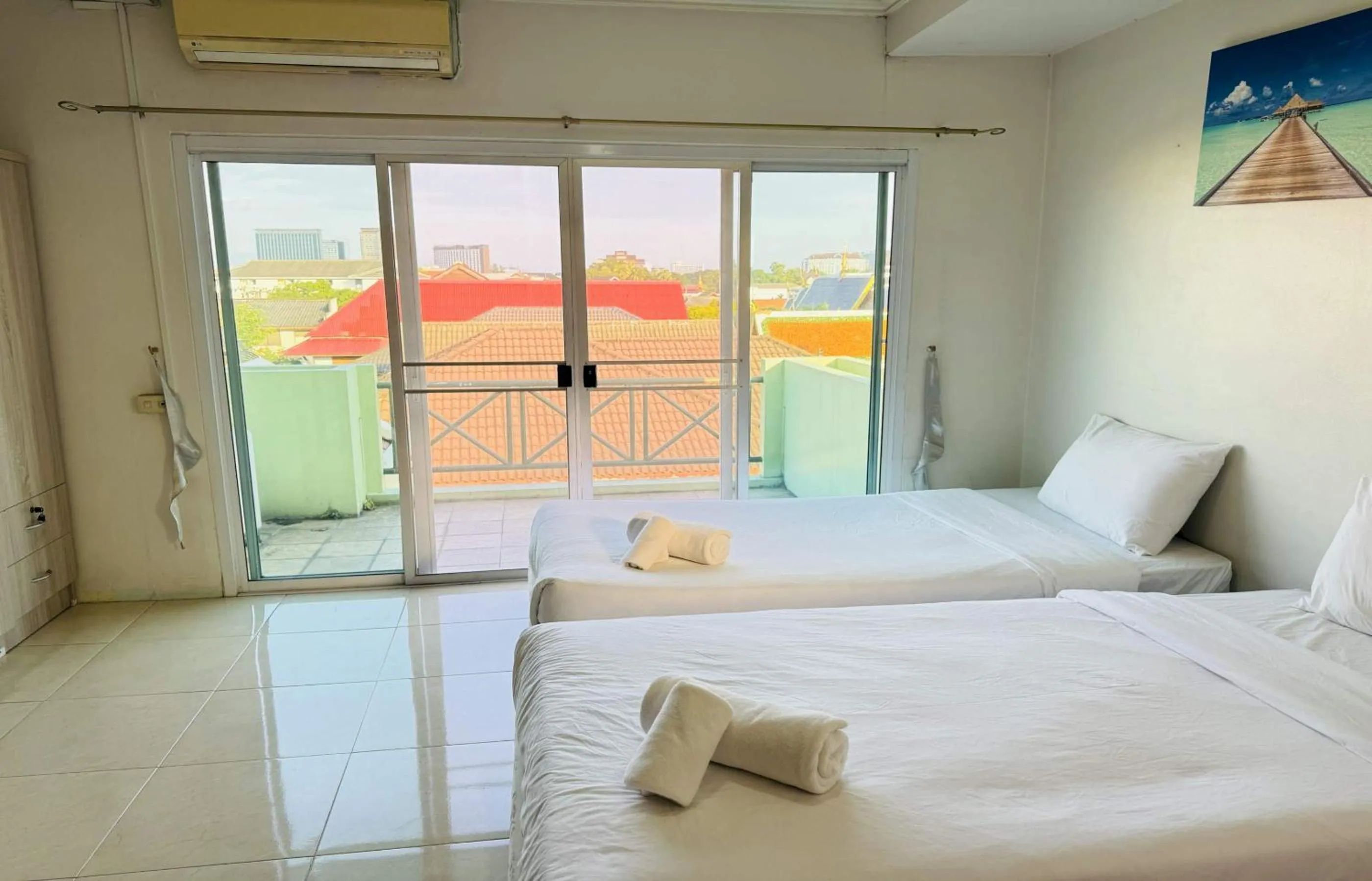 Photo of the whole room, Bed in Hotel O Bupatara Chiangmai