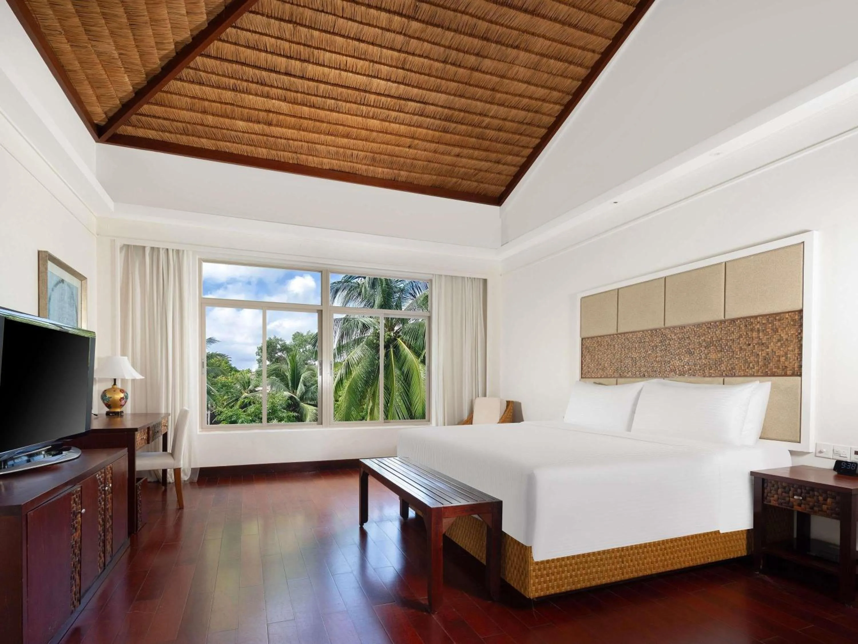 Bedroom, Bed in Grand Mercure Sanya Yalong Bay