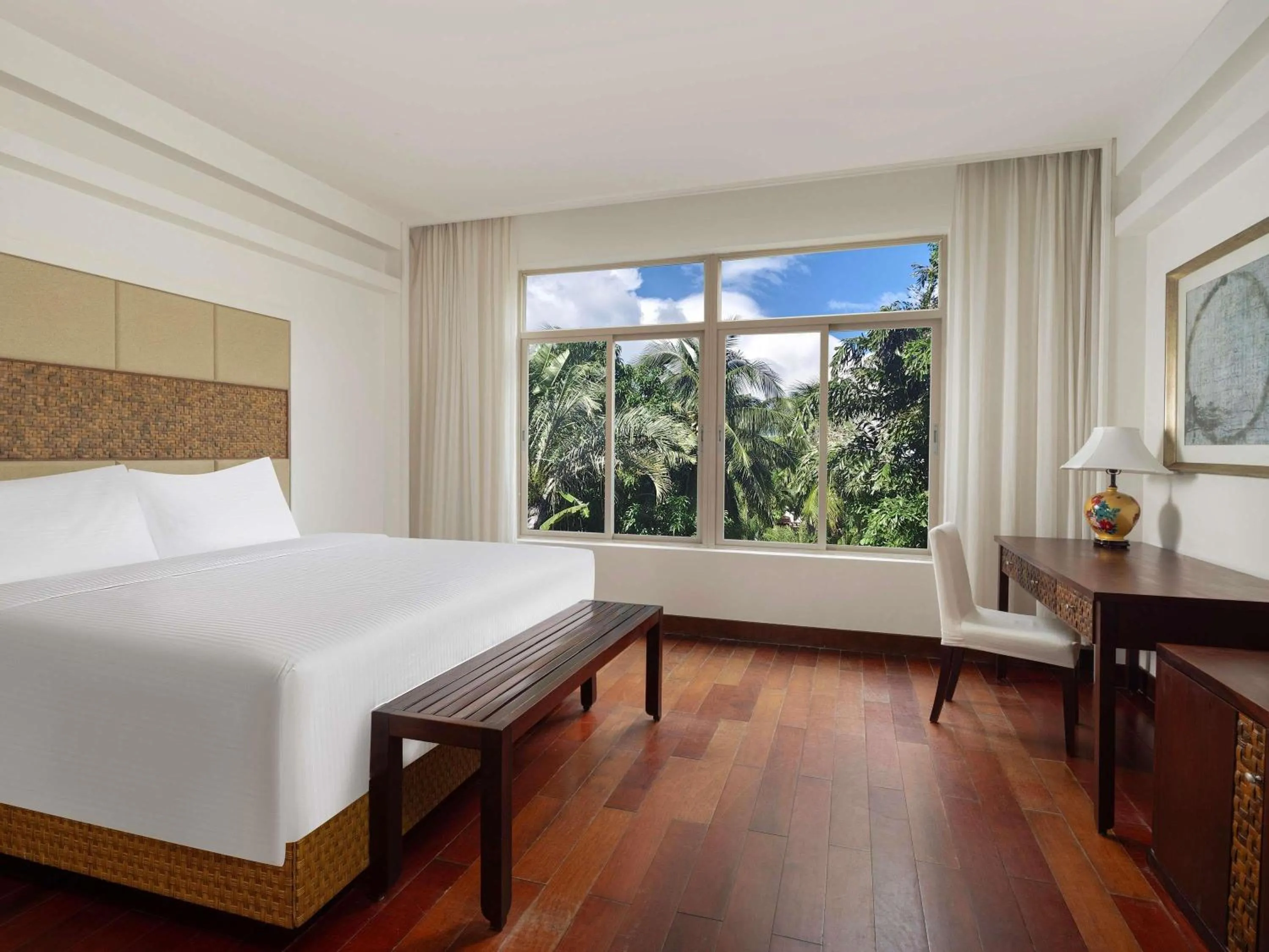 Bedroom, Bed in Grand Mercure Sanya Yalong Bay