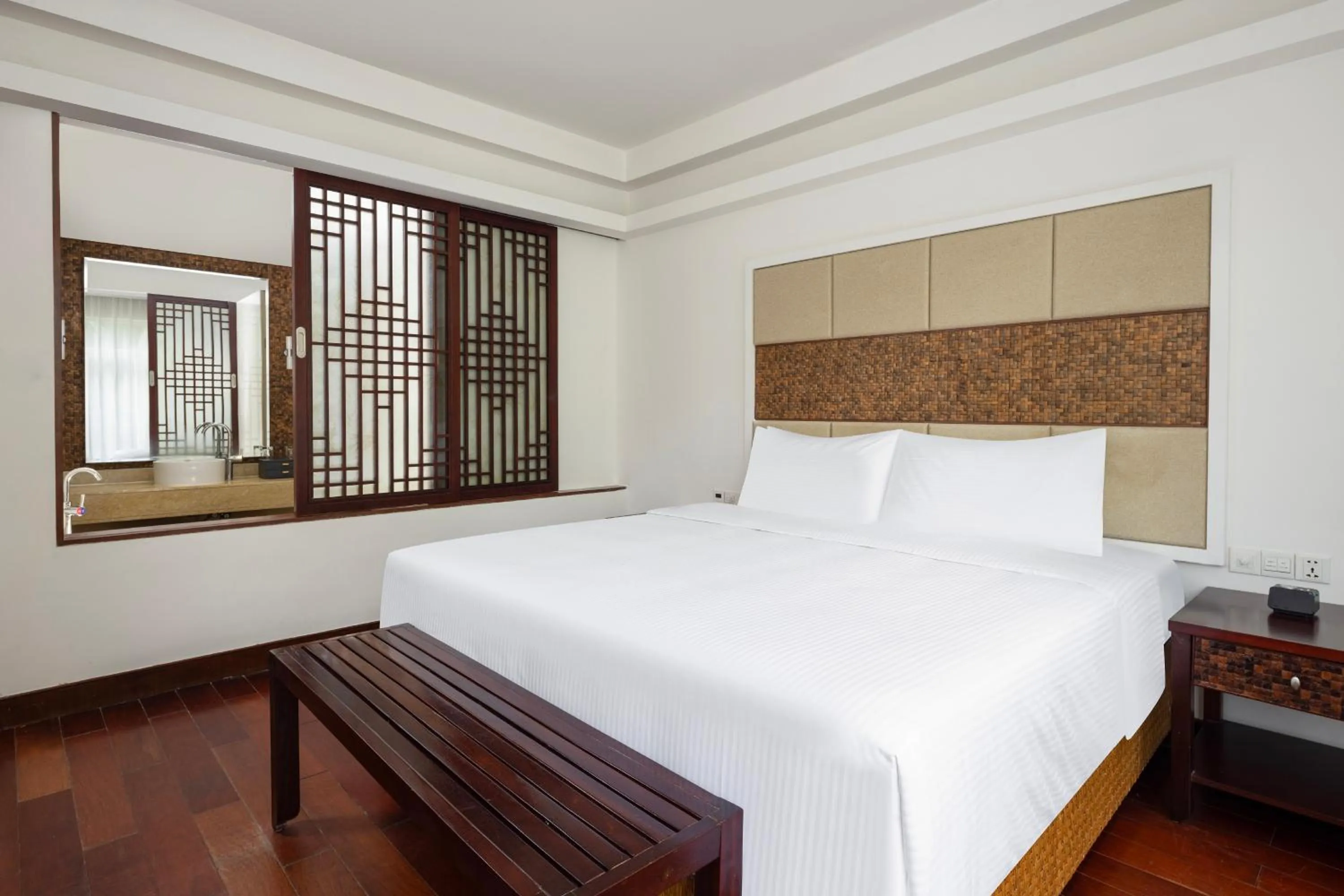 Bedroom, Bed in Grand Mercure Sanya Yalong Bay