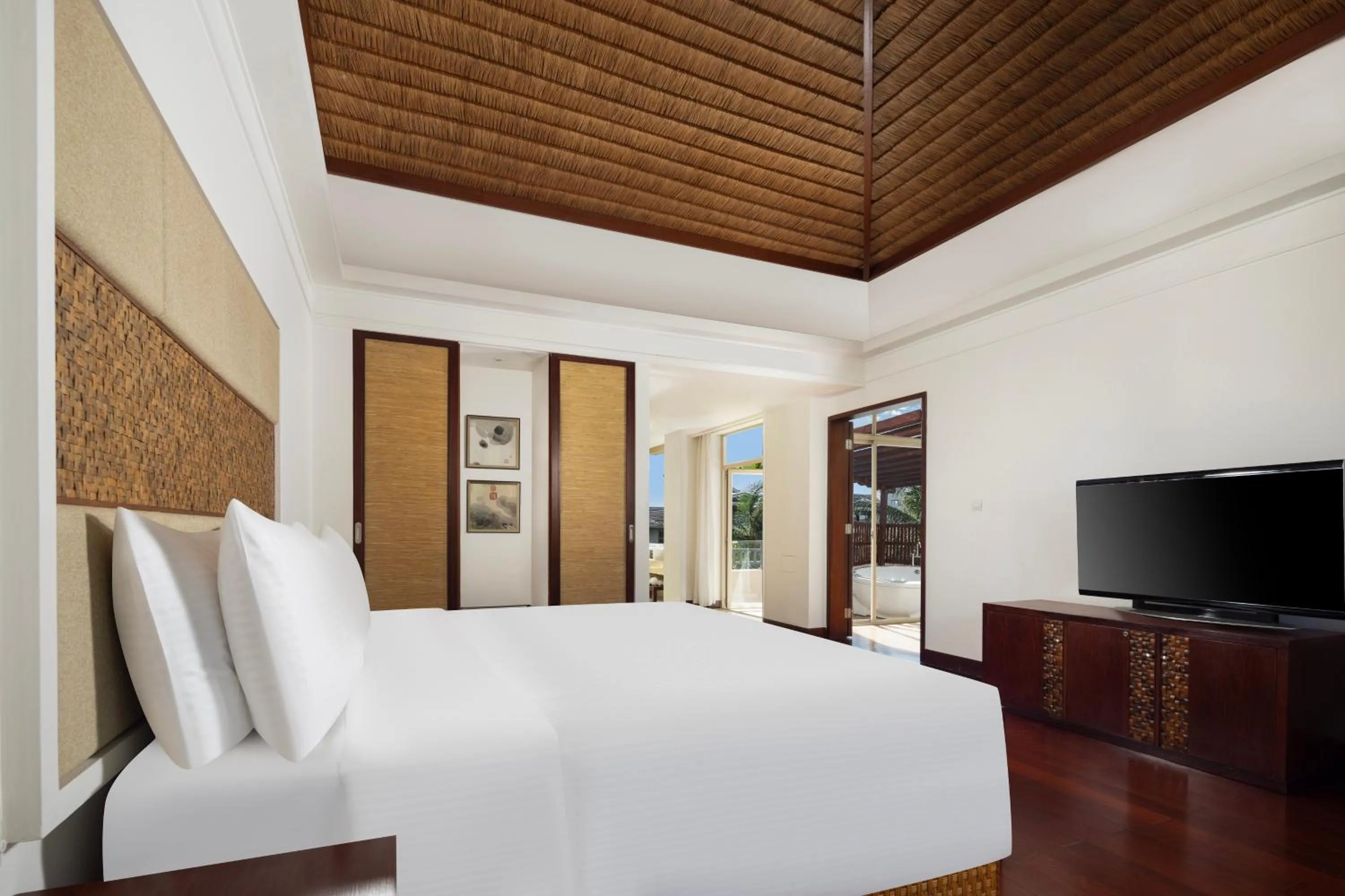 Bedroom, Bed in Grand Mercure Sanya Yalong Bay