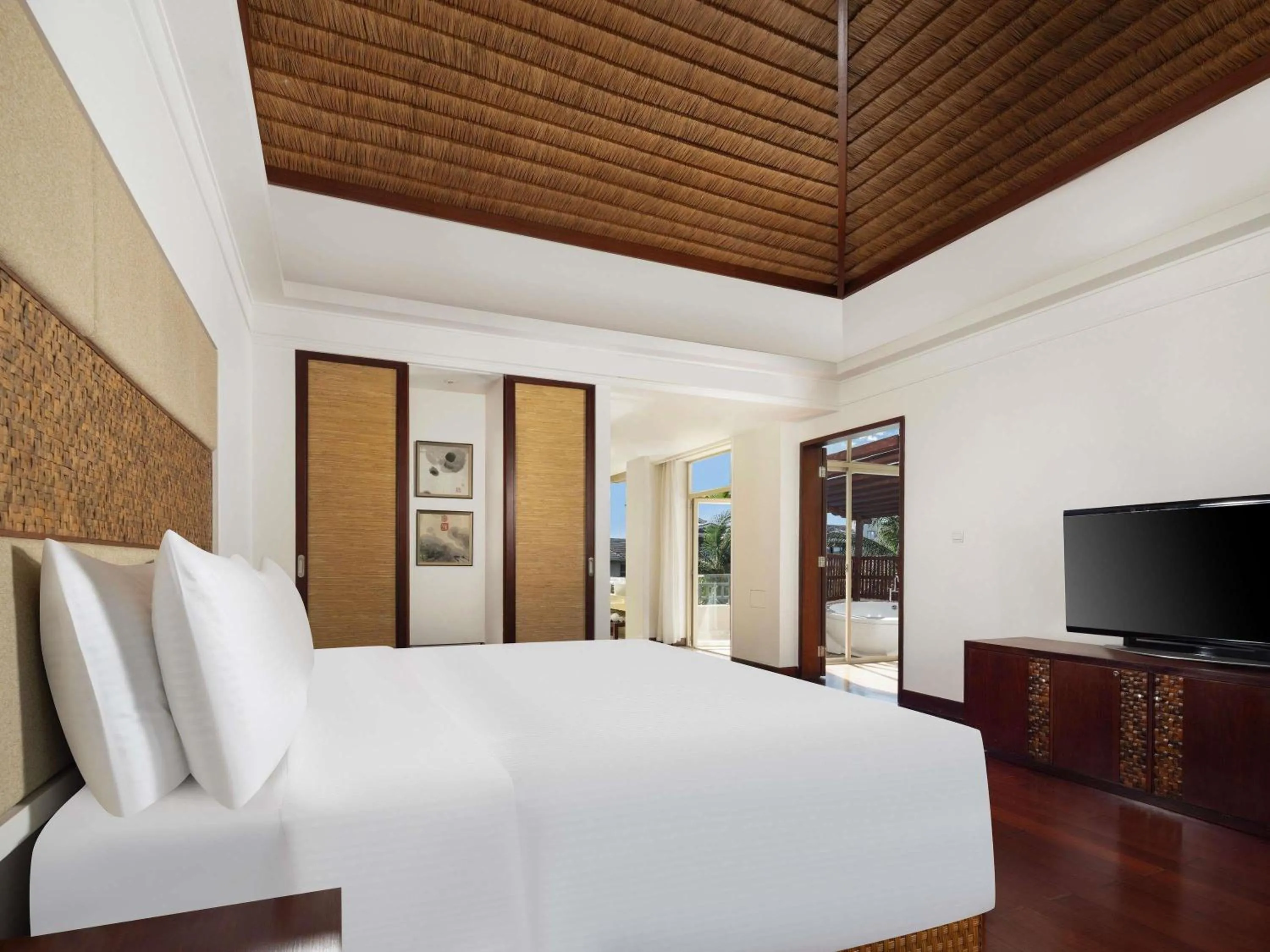 Bedroom, Bed in Grand Mercure Sanya Yalong Bay