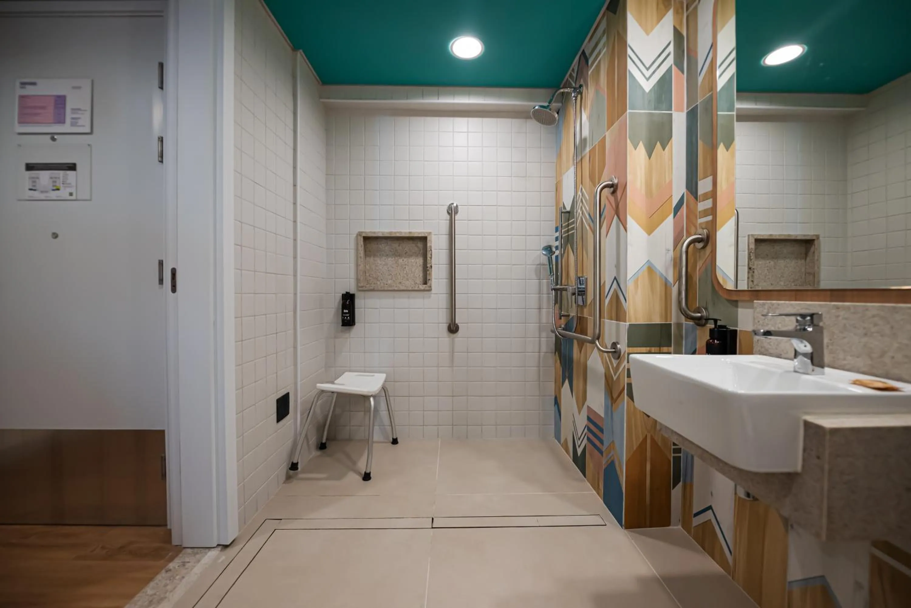 Bathroom in Ibis Styles Maragogi - O primeiro Ibis Styles pé na areia do Brasil