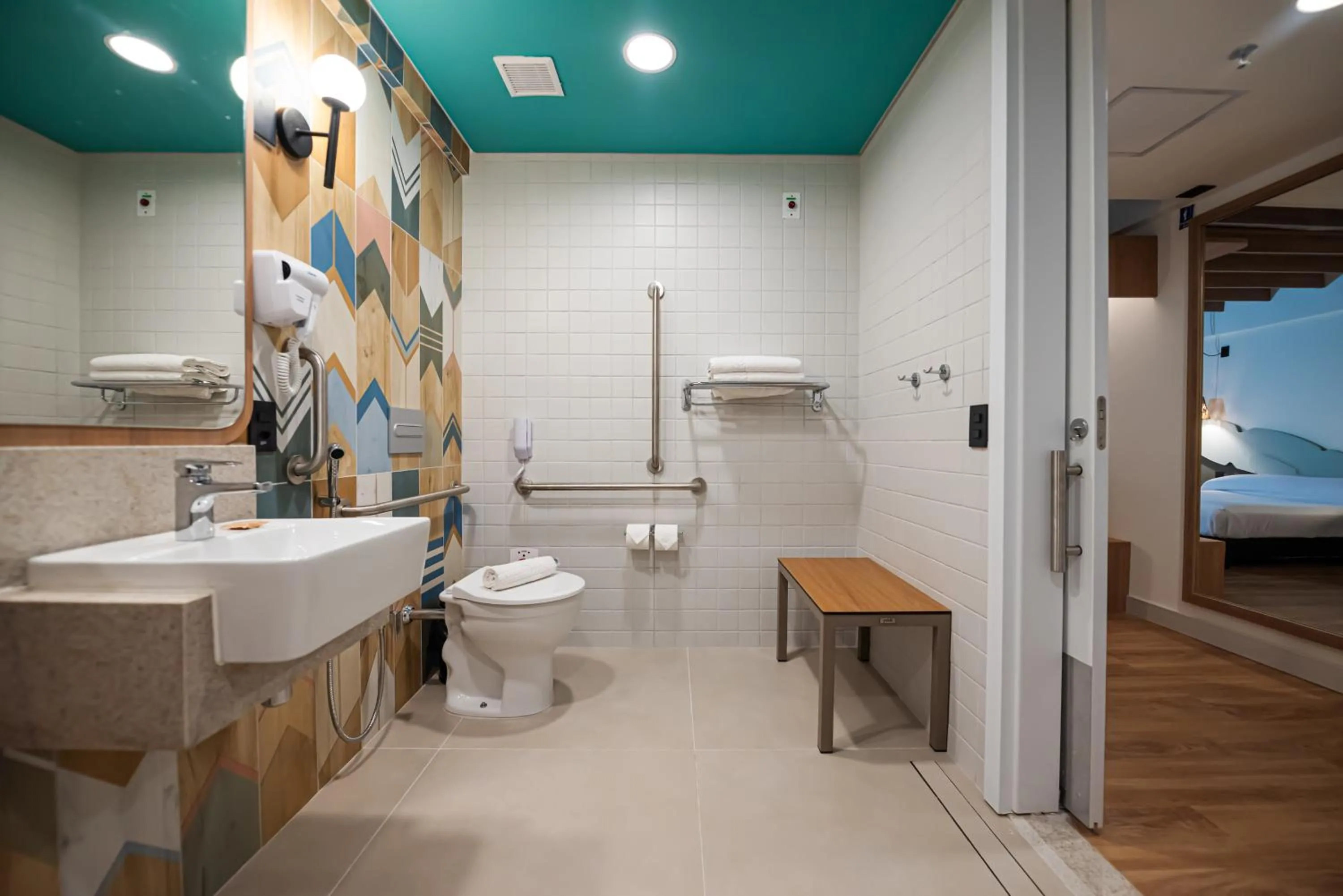 Bathroom in Ibis Styles Maragogi - O primeiro Ibis Styles pé na areia do Brasil