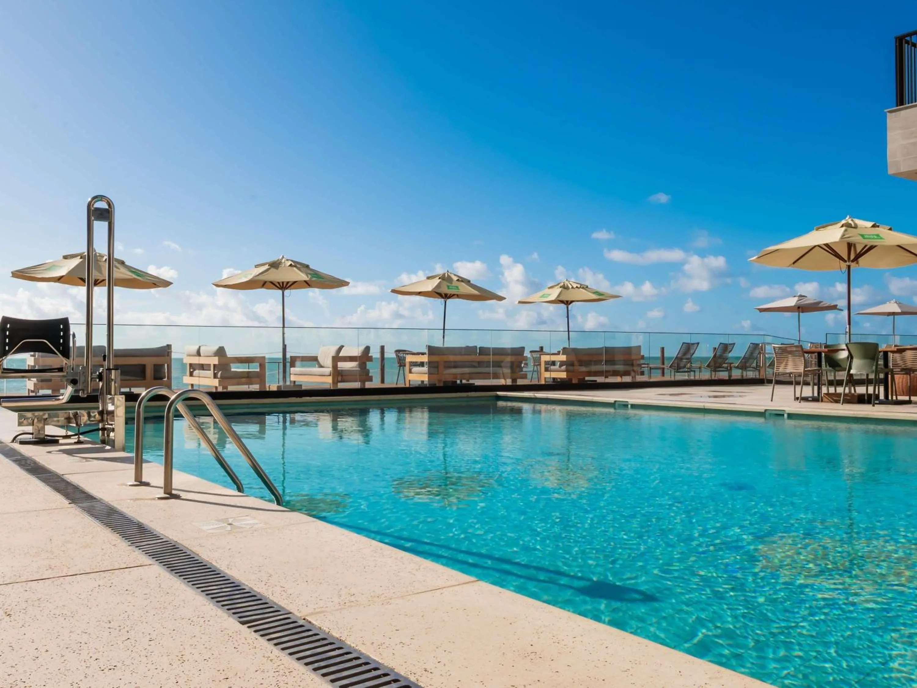 Pool view in Ibis Styles Maragogi - O primeiro Ibis Styles pé na areia do Brasil