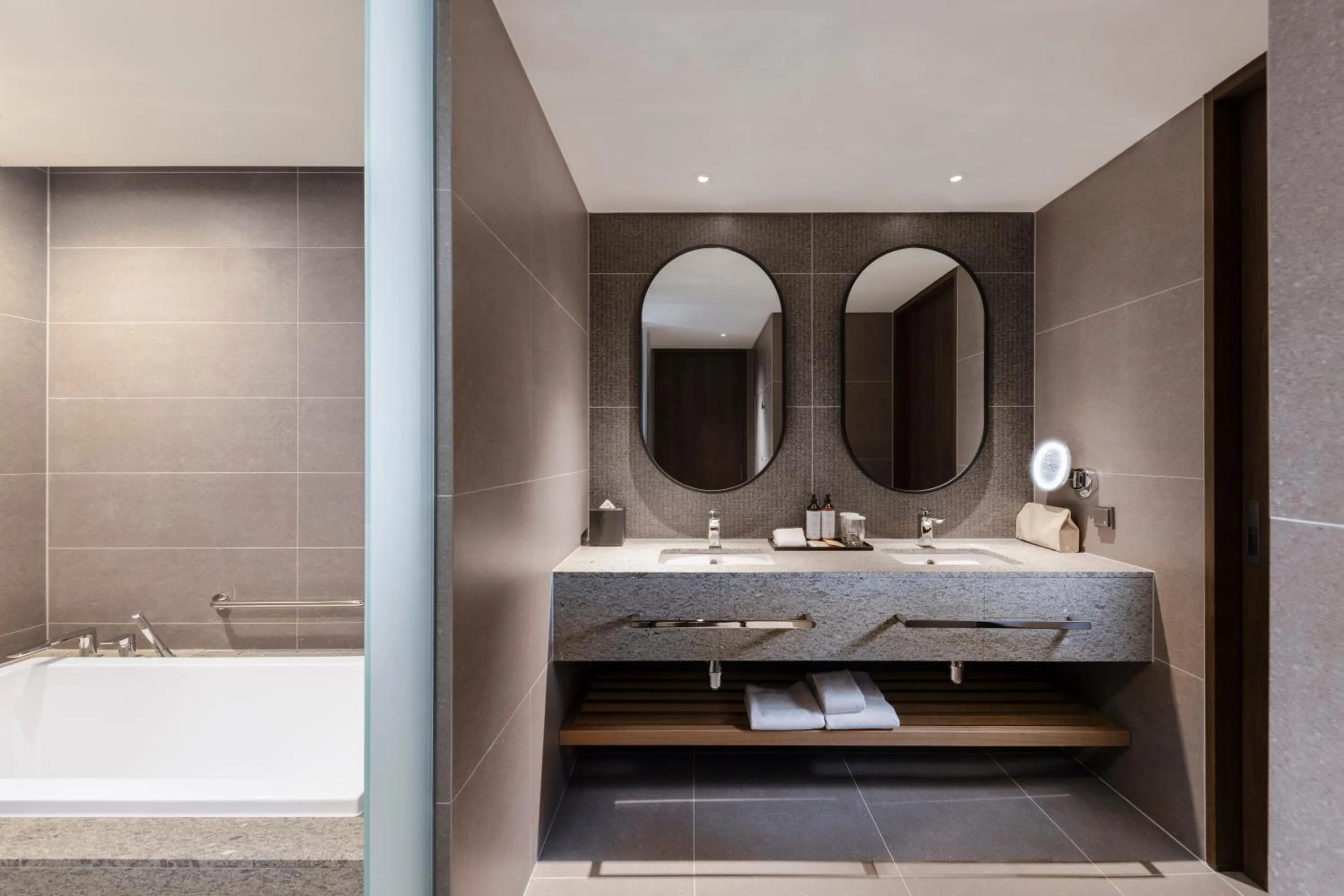 Bathroom, Bed in Mercure Ambassador Seoul Magok