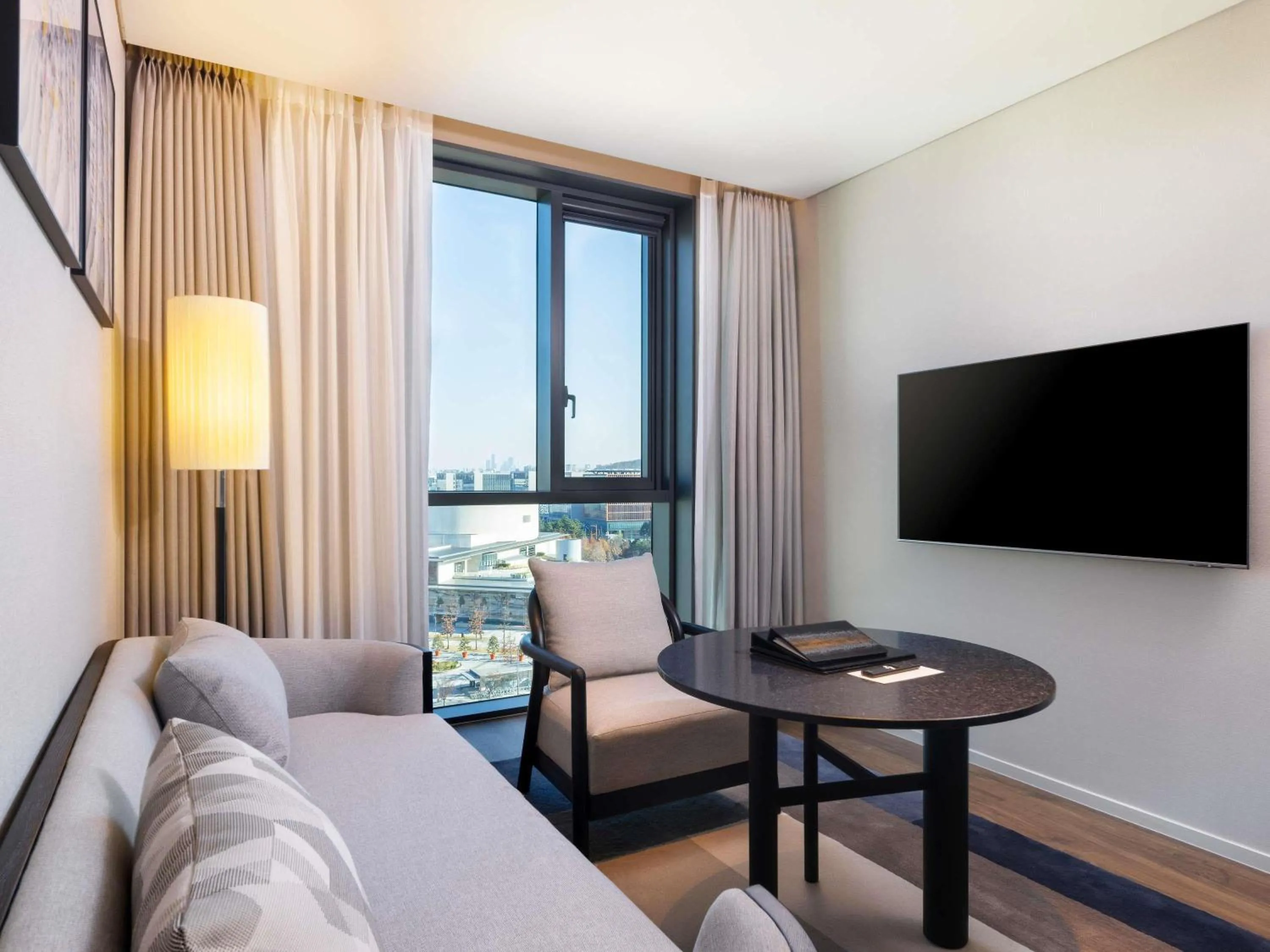 Photo of the whole room in Mercure Ambassador Seoul Magok