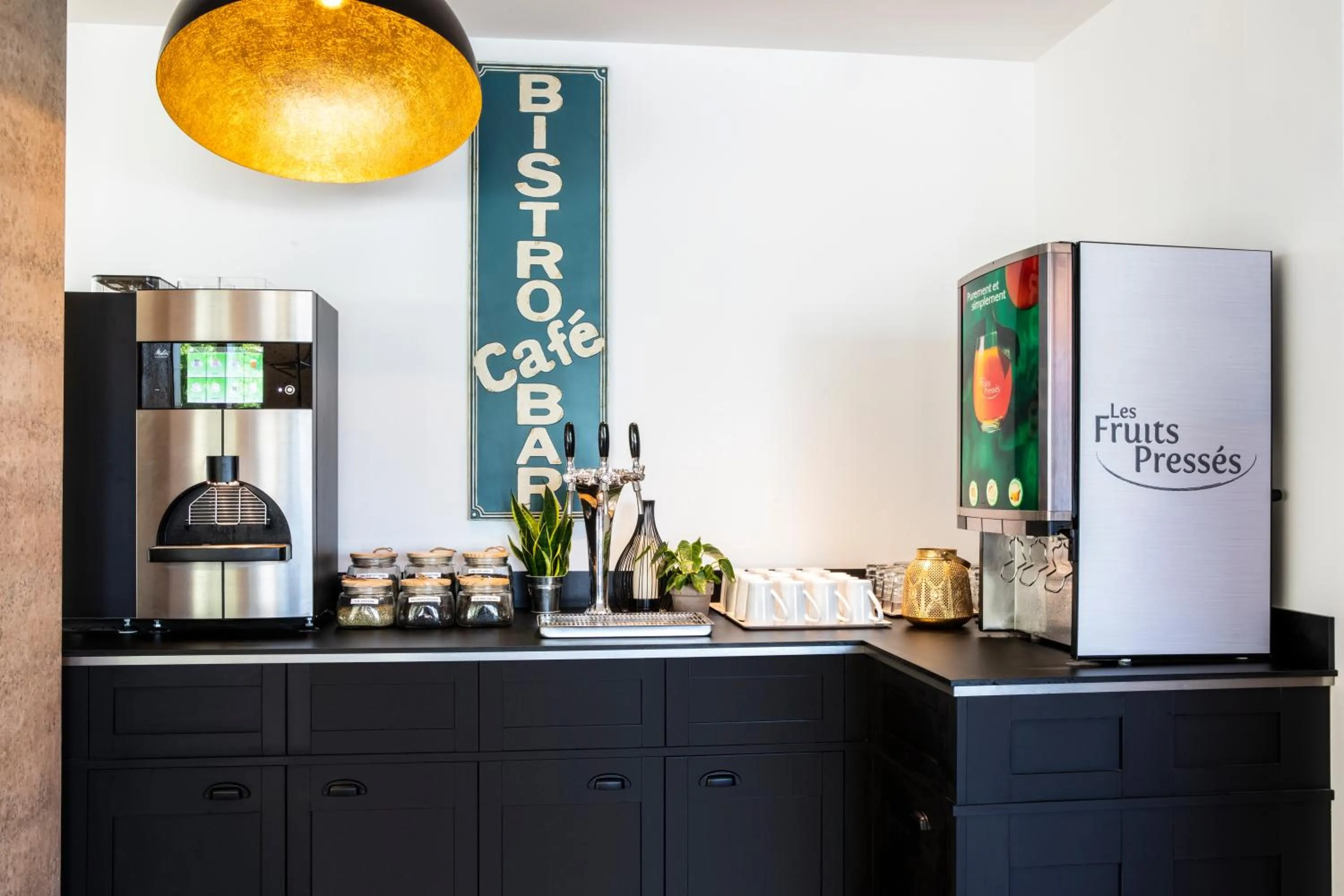 Food and drinks in ibis Styles Paris Porte de Pantin Philharmonie