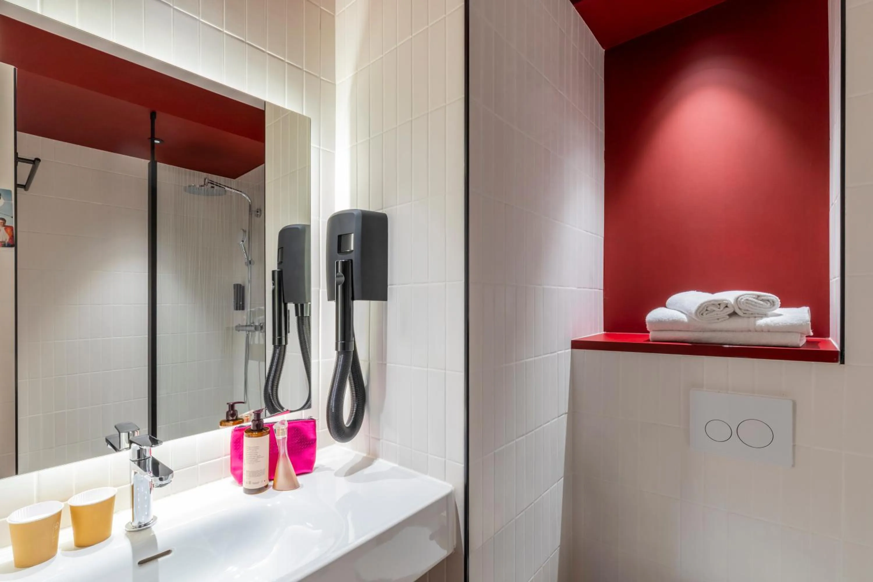 Bathroom in ibis Styles Paris Porte de Pantin Philharmonie