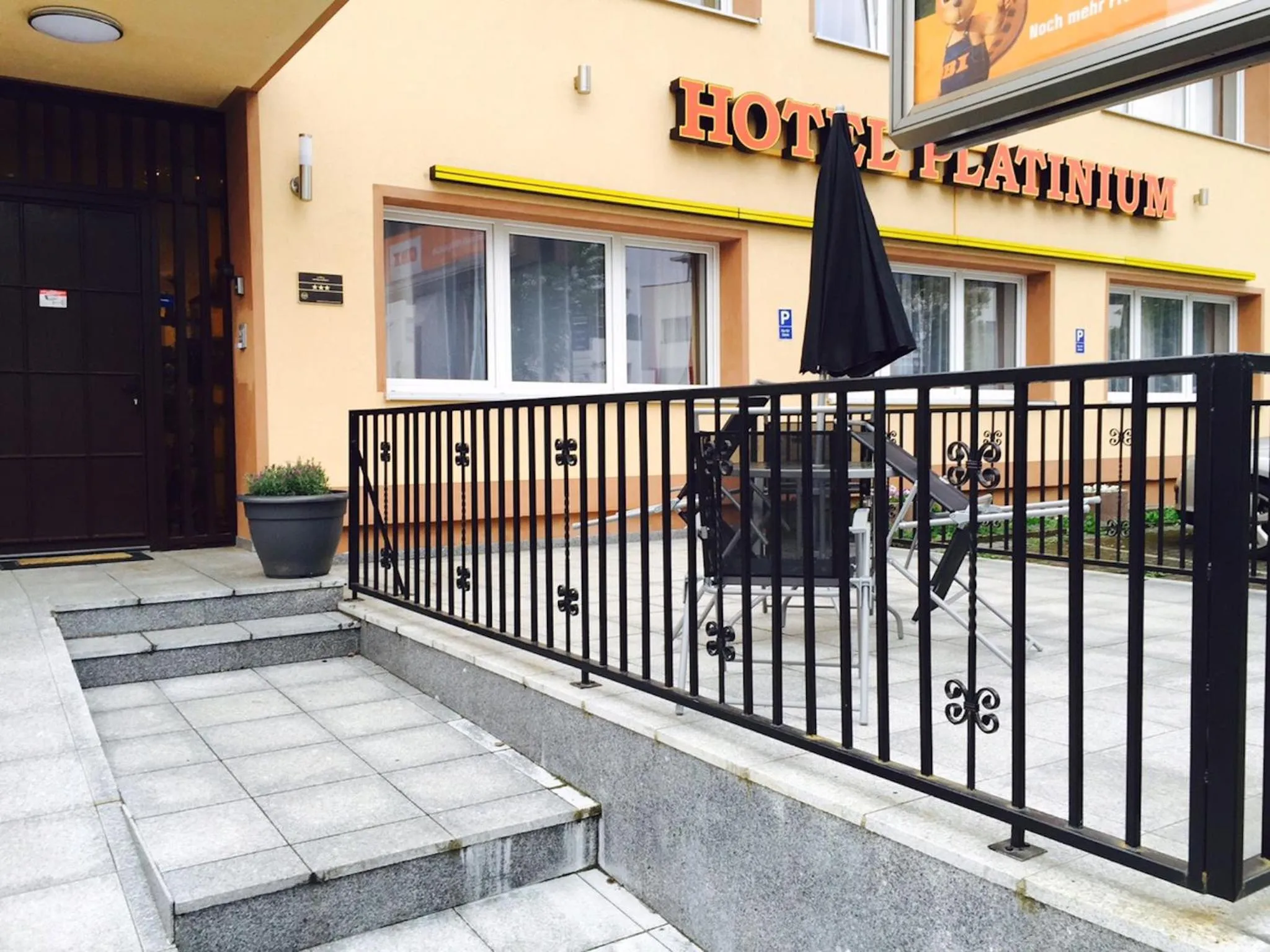 Facade/entrance in Hotel Platinium