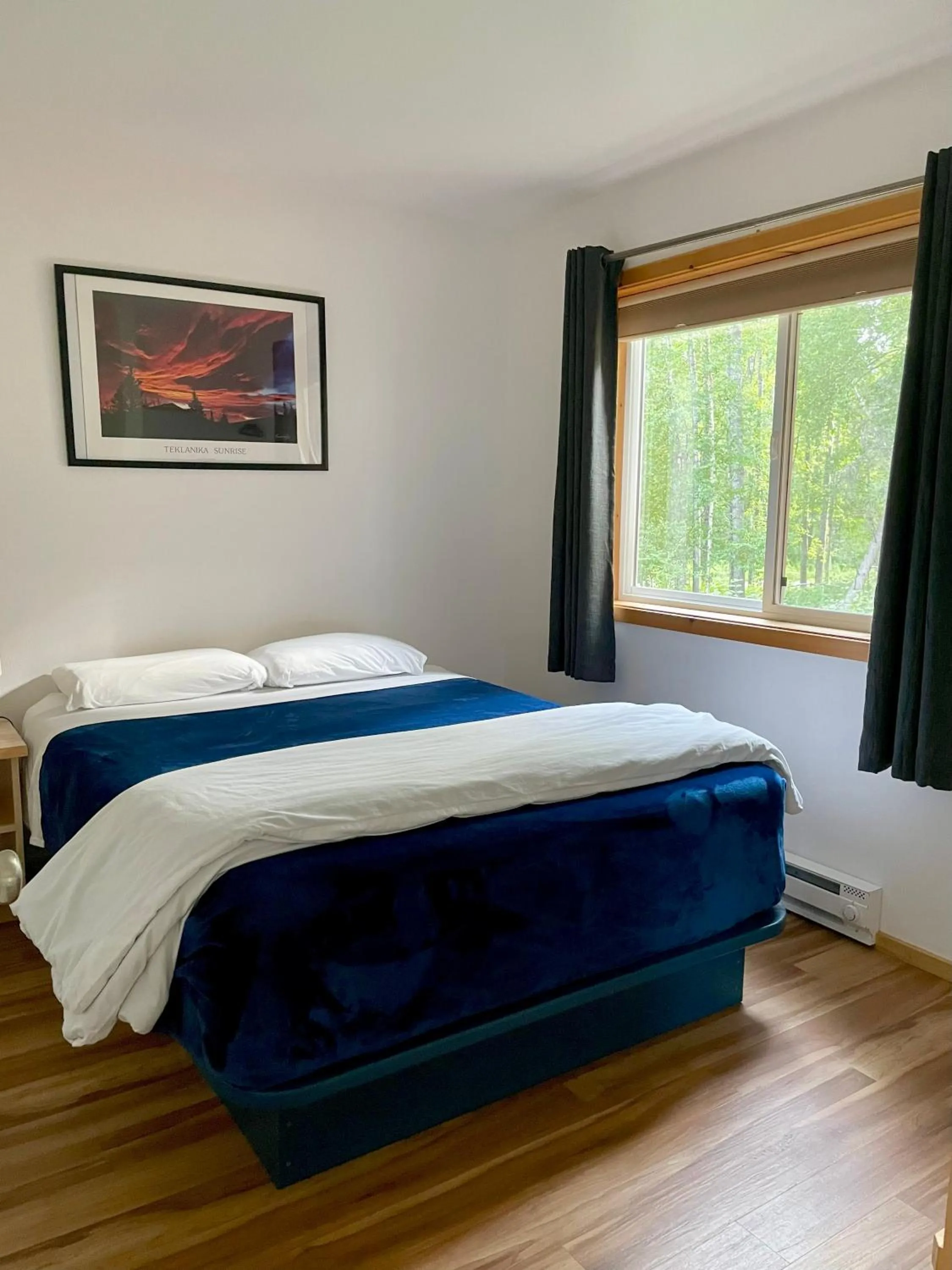 Bedroom, Bed in Talkeetna Wilderness Lodge & Cabin Rentals