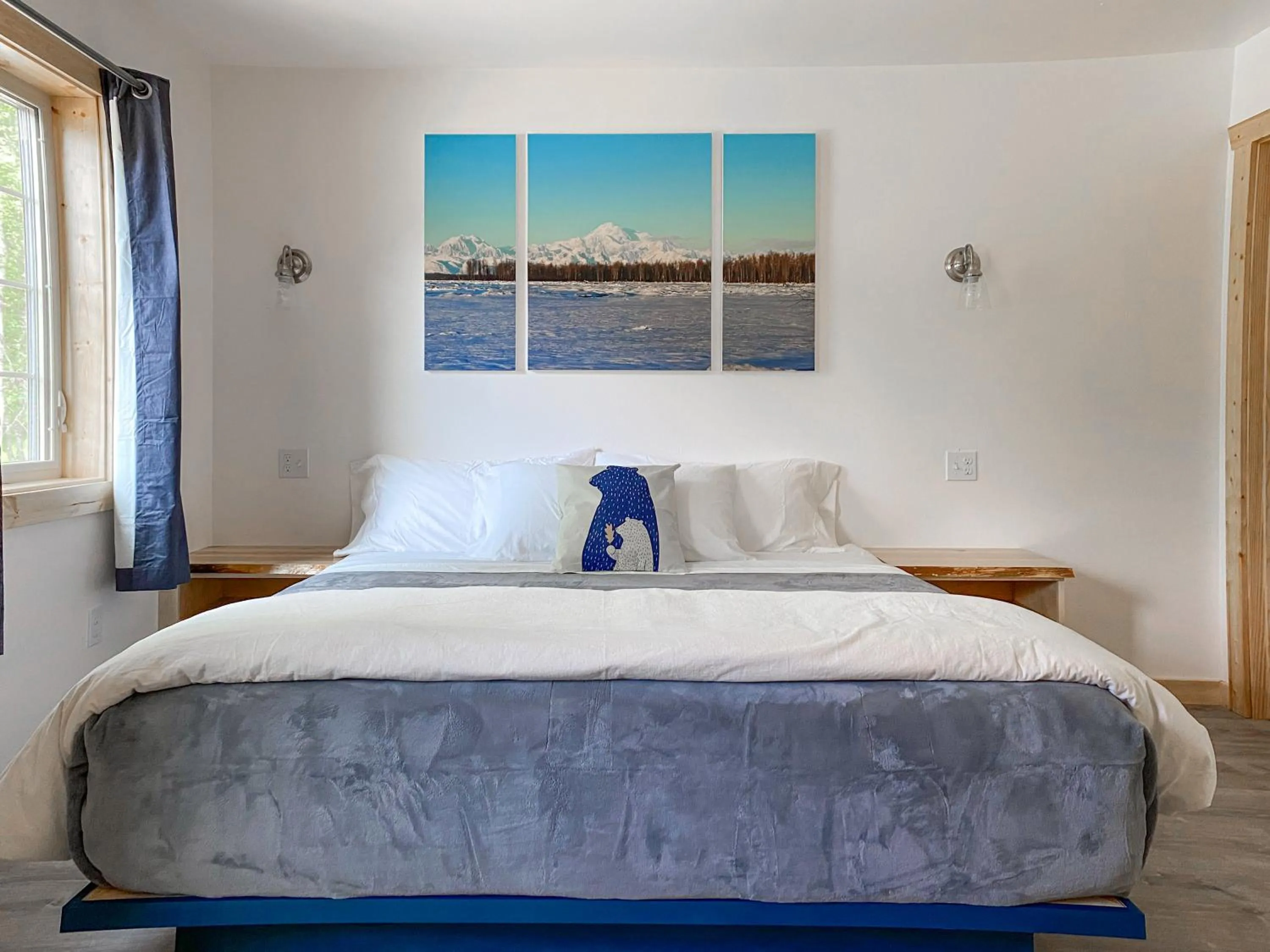 Bed in Talkeetna Wilderness Lodge & Cabin Rentals