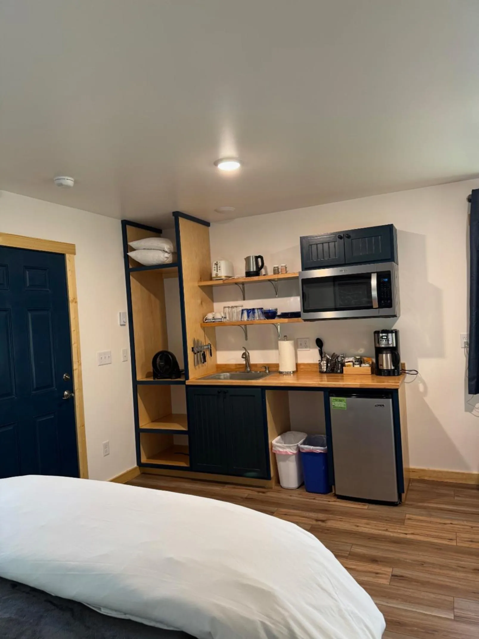 Kitchen or kitchenette in Talkeetna Wilderness Lodge & Cabin Rentals