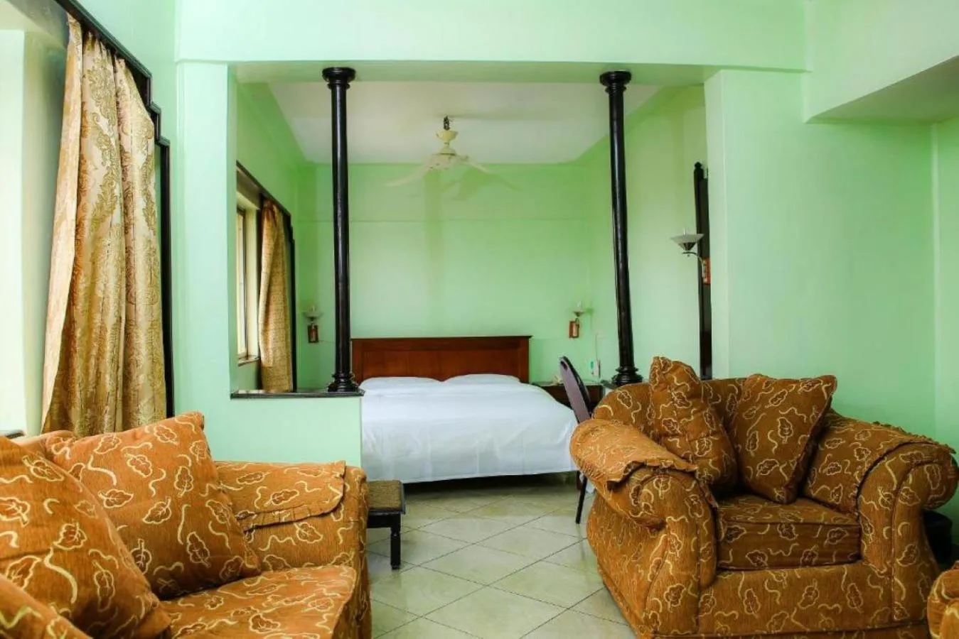 Bed in Sandton Palace Hotel