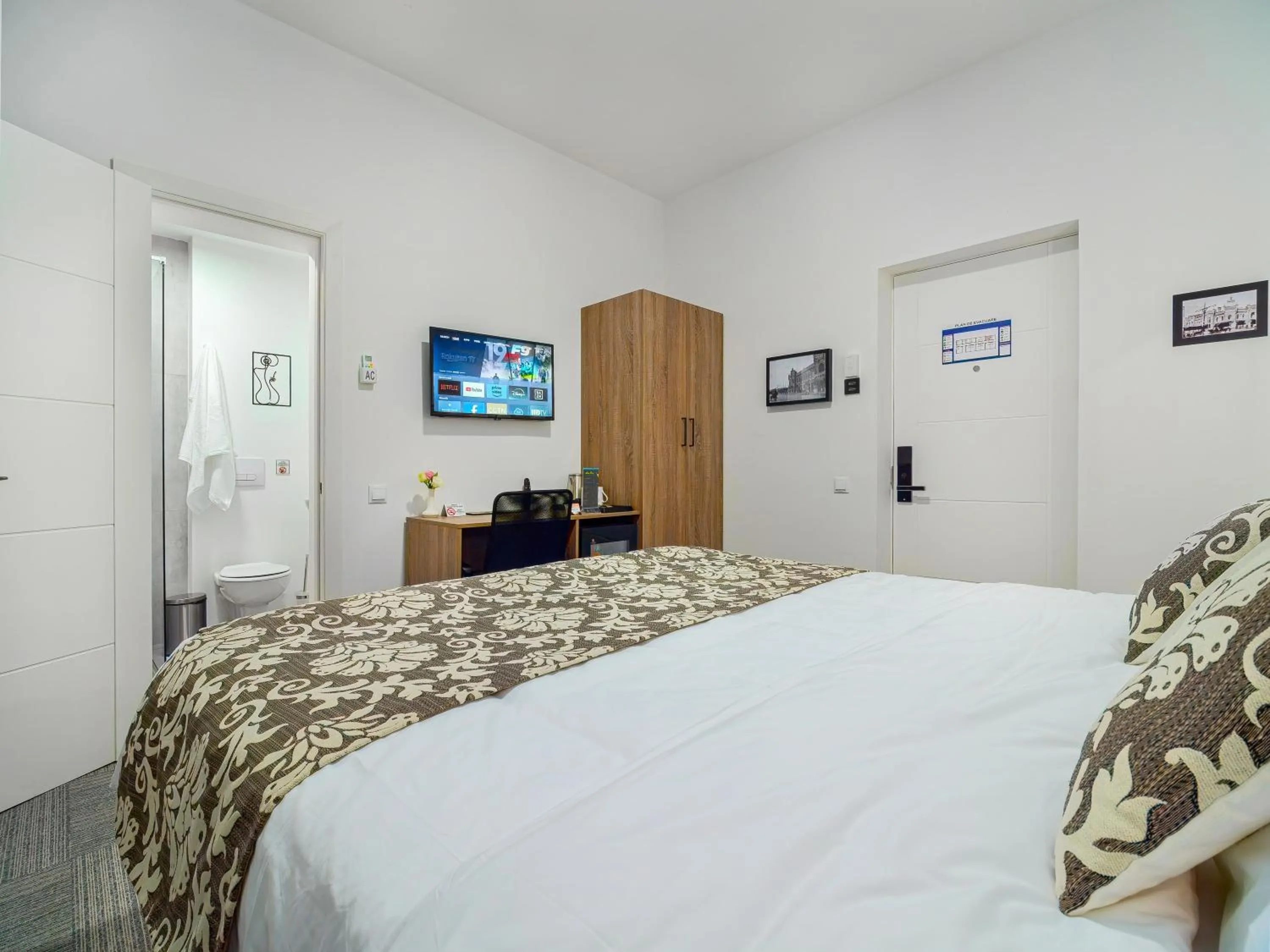 TV and multimedia, Bed in TA Collection Hotel