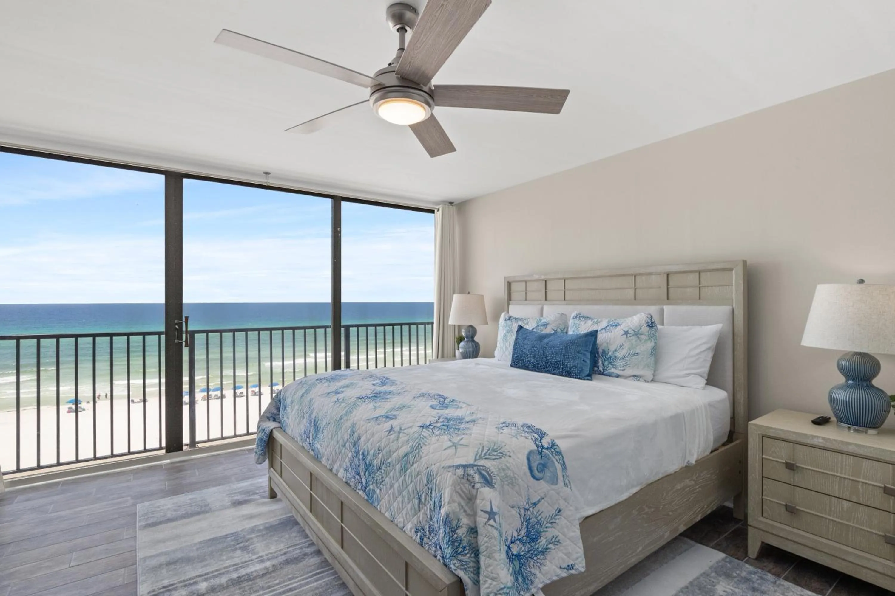 Bed in Sandpiper Beacon Beach Resort