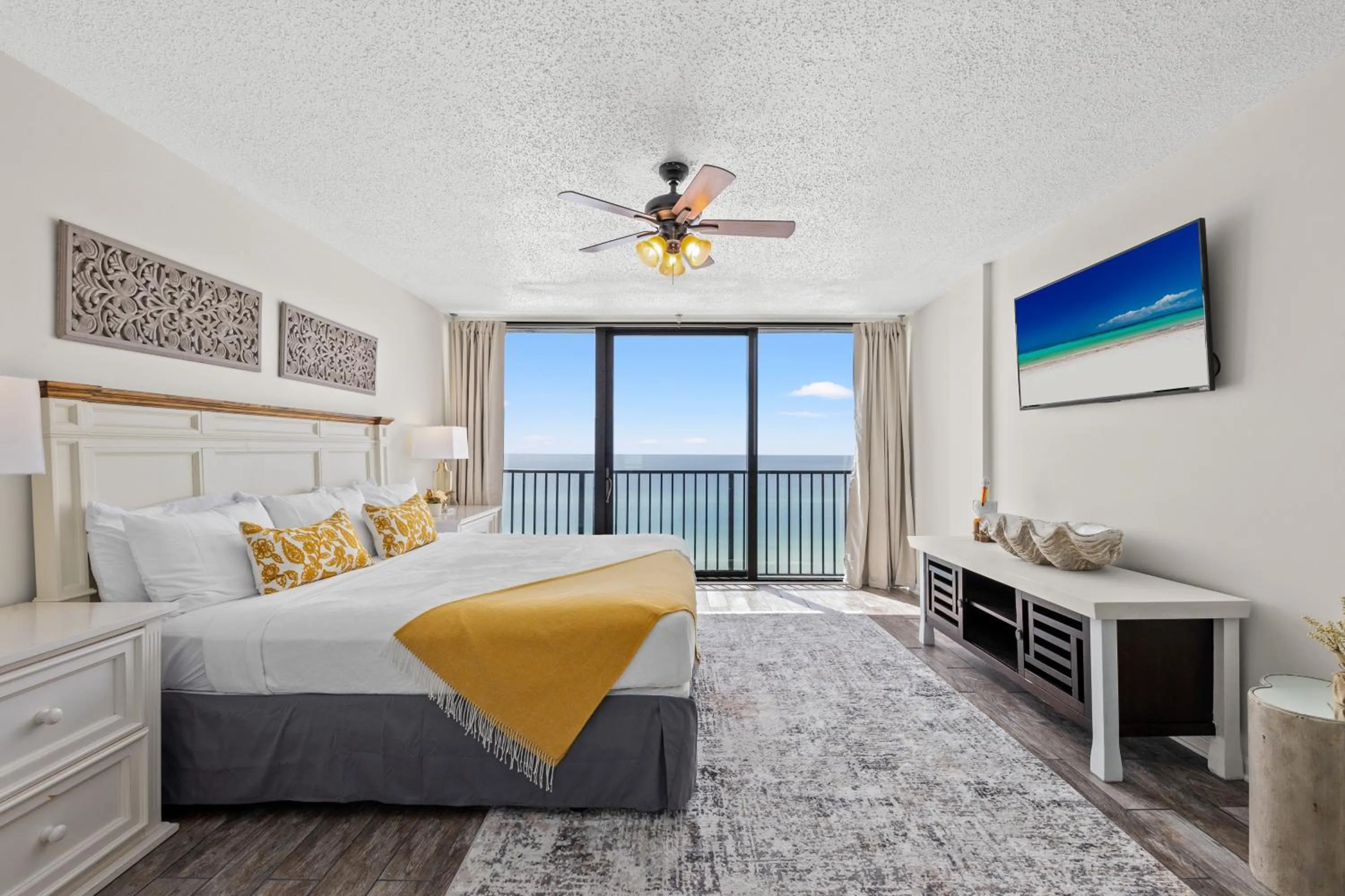 Bed in Sandpiper Beacon Beach Resort