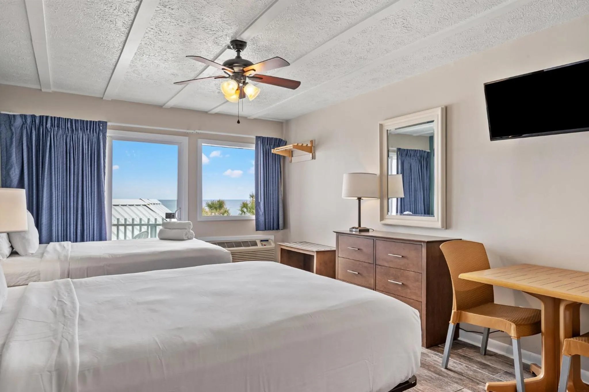 Bed in Sandpiper Beacon Beach Resort