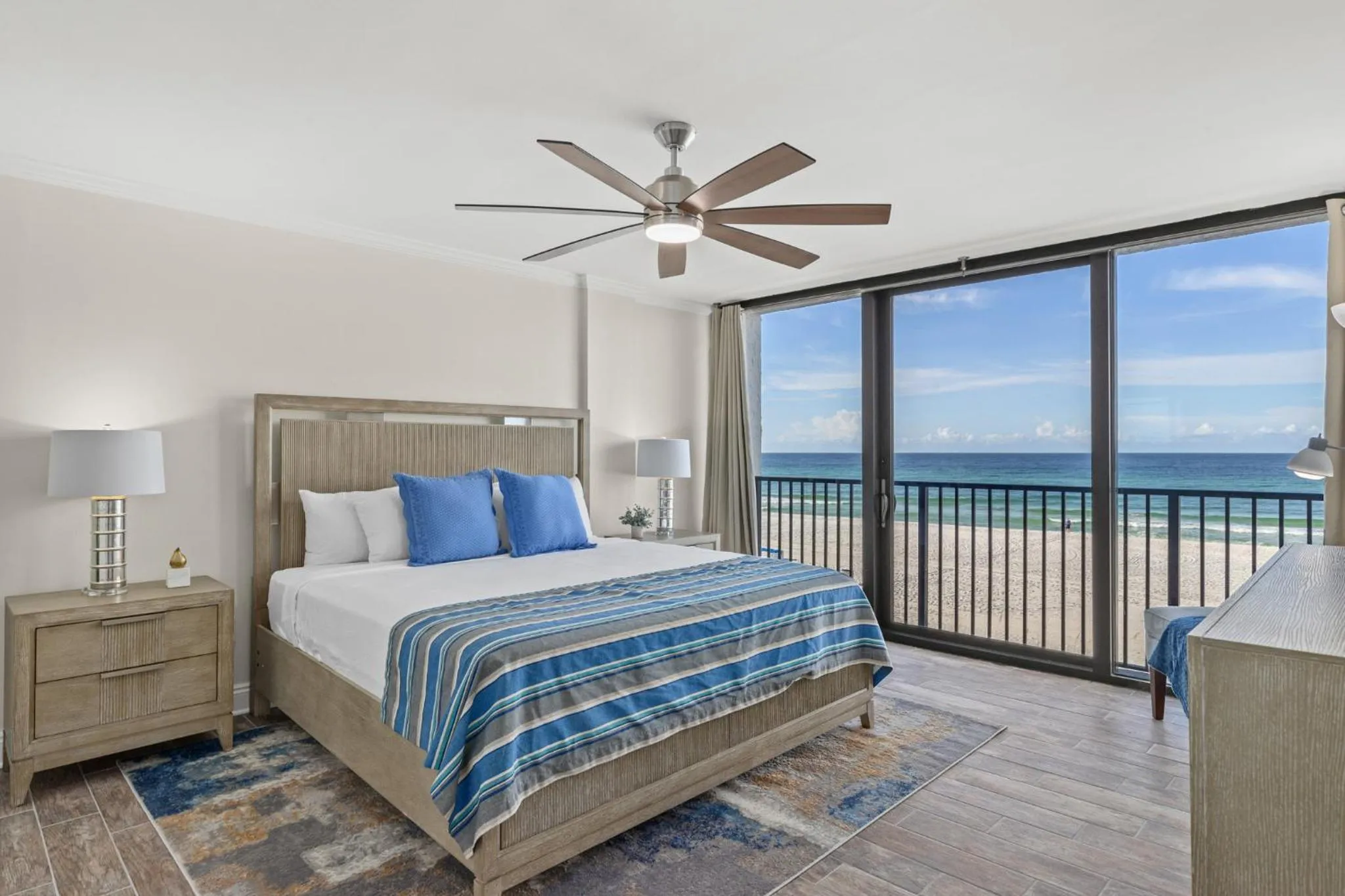 Bed in Sandpiper Beacon Beach Resort