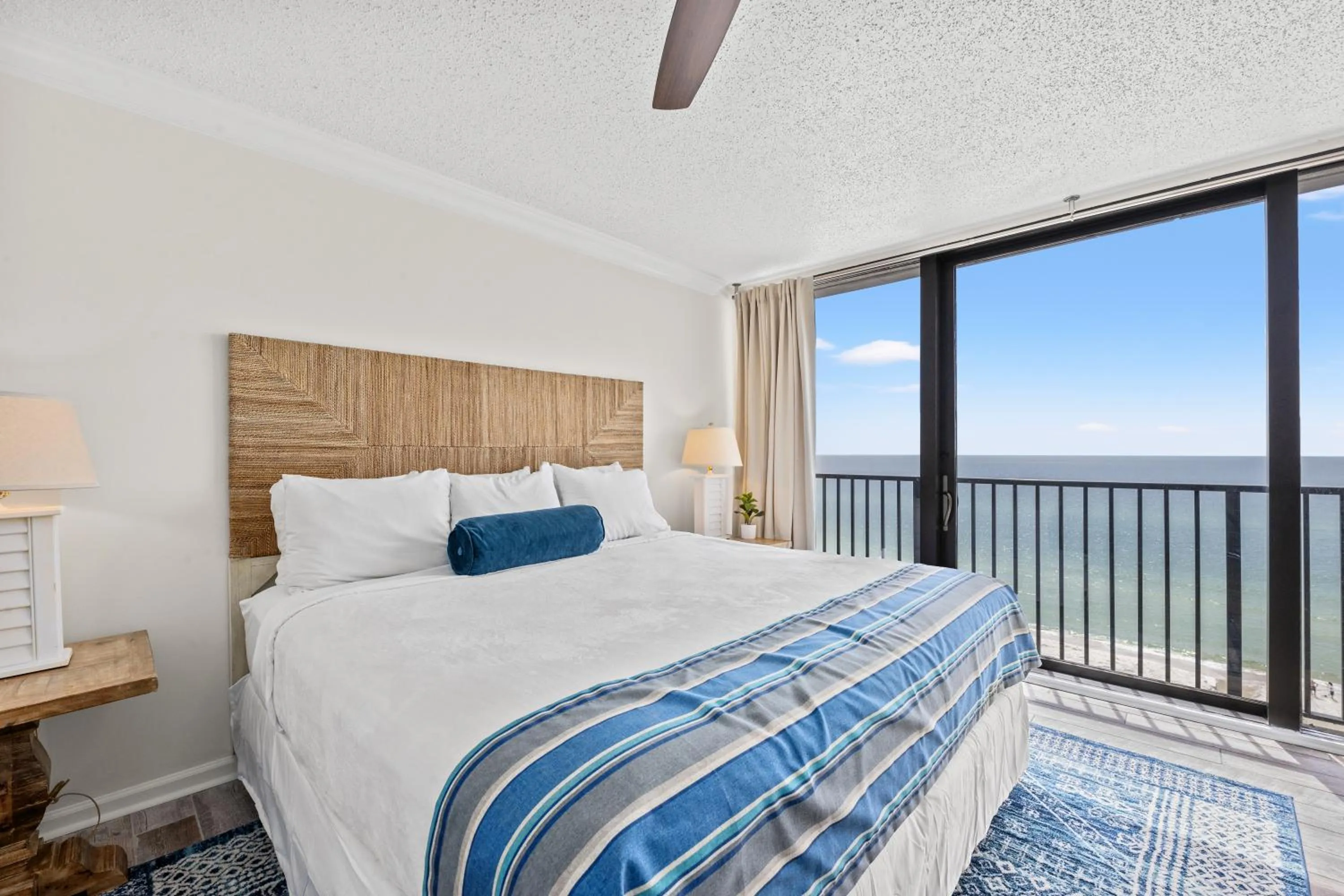 Bed in Sandpiper Beacon Beach Resort