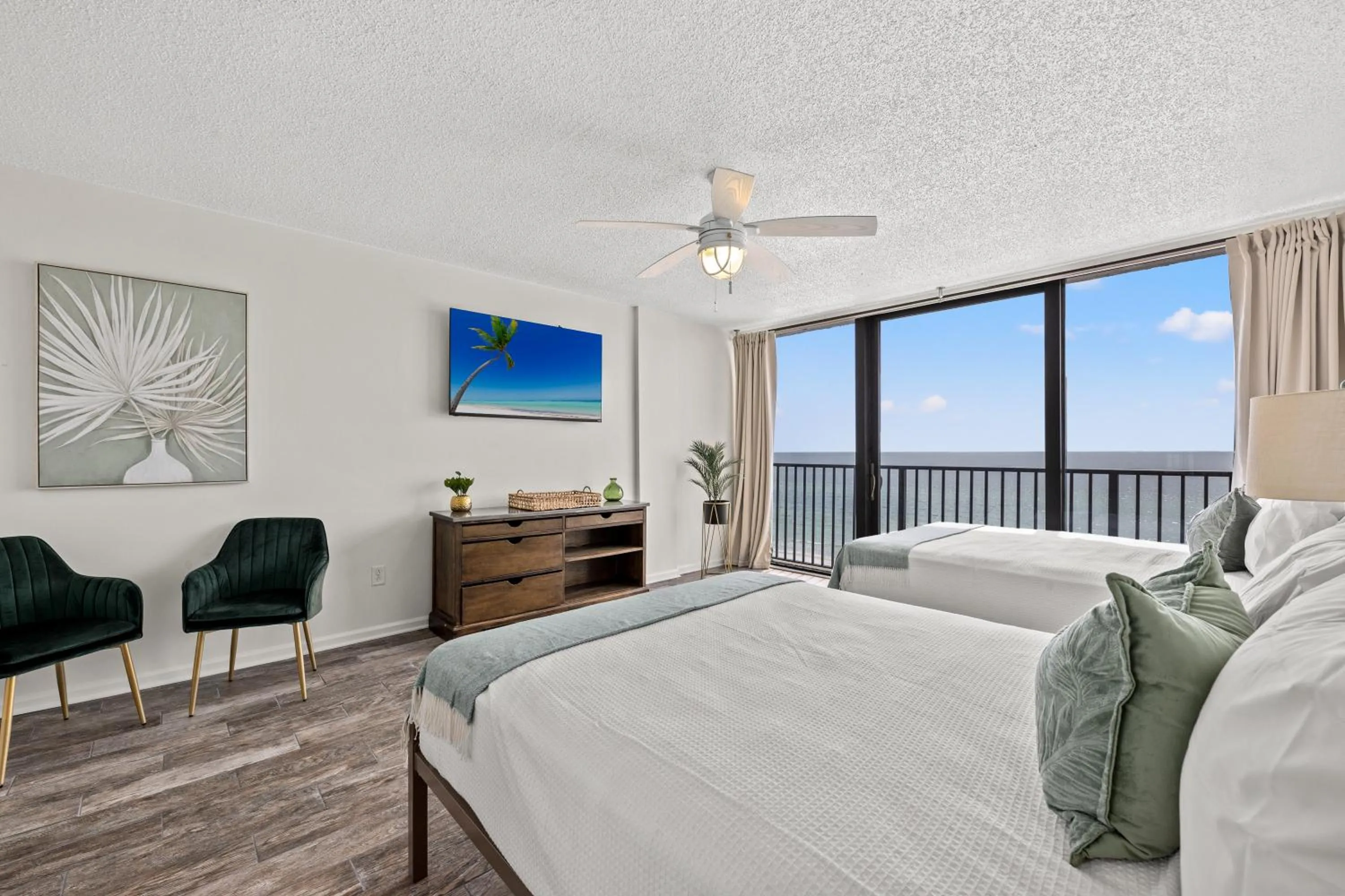 Bed in Sandpiper Beacon Beach Resort