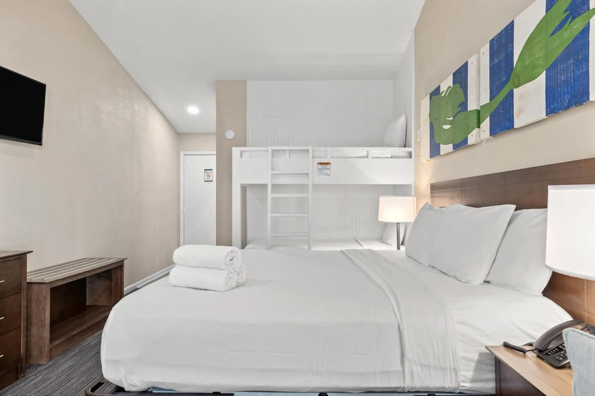 Bed in Sandpiper Beacon Beach Resort