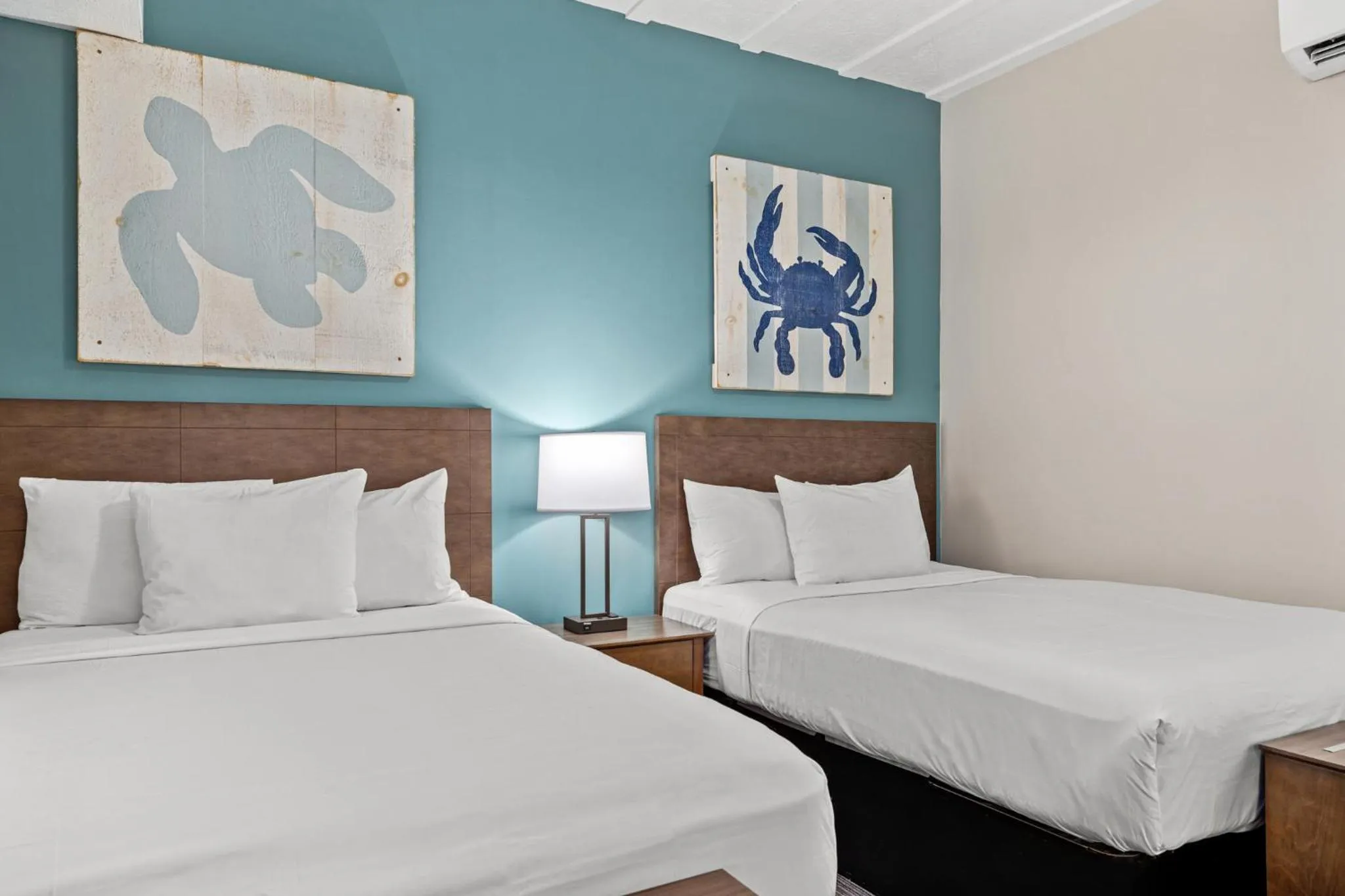 Bed in Sandpiper Beacon Beach Resort