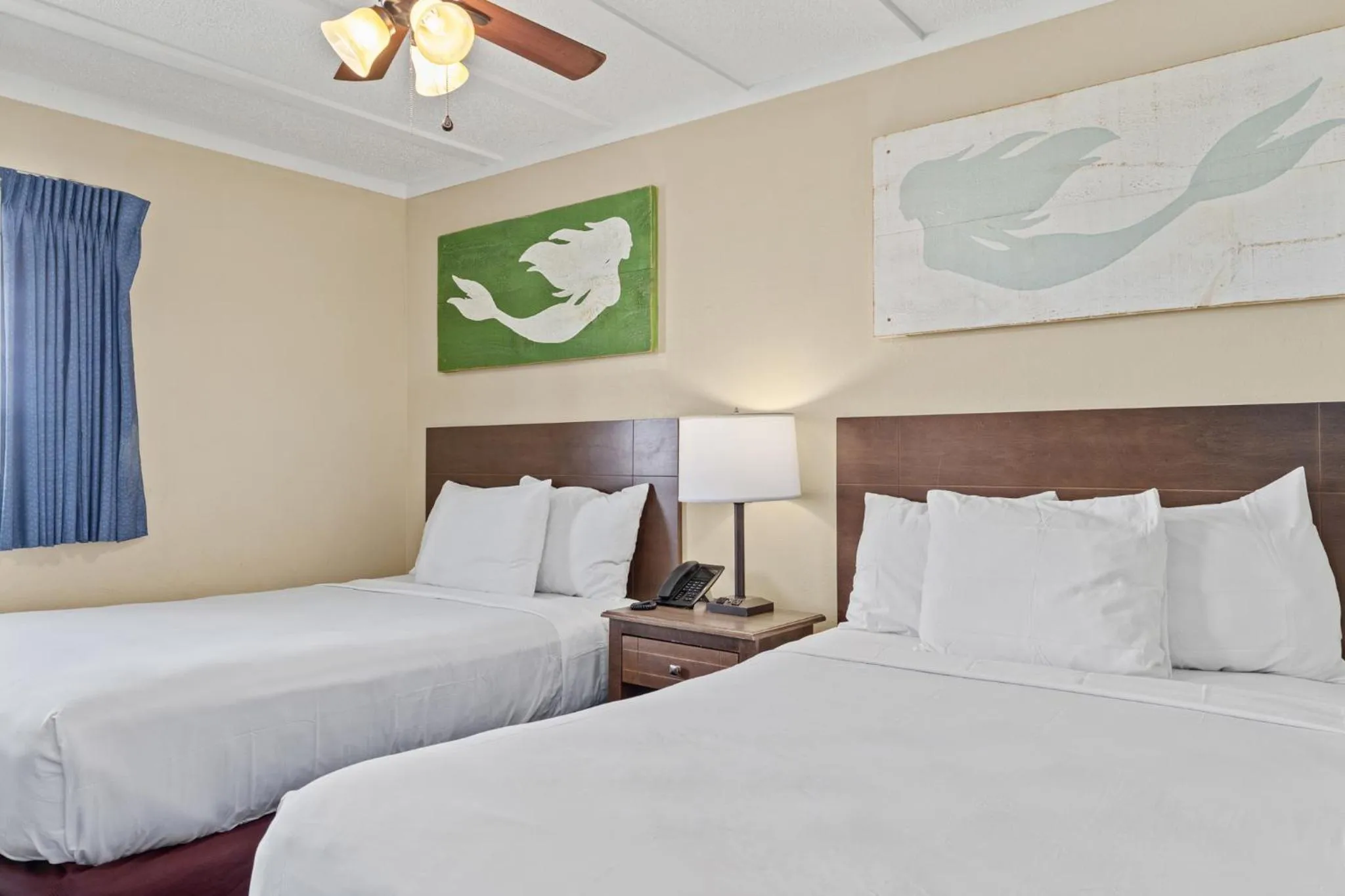 Bed in Sandpiper Beacon Beach Resort