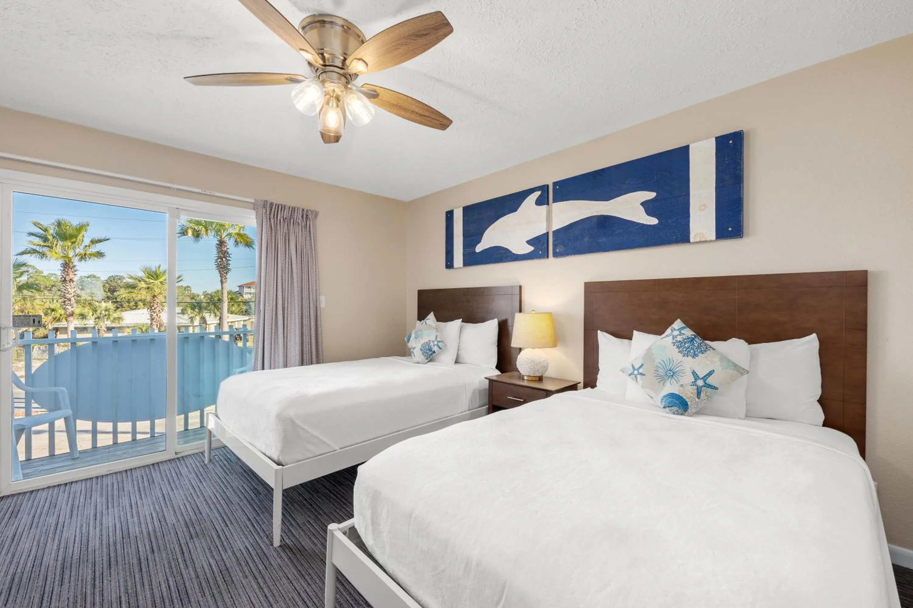 Bed in Sandpiper Beacon Beach Resort