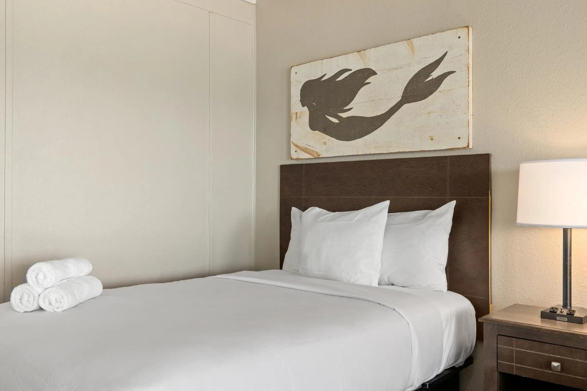 Bed in Sandpiper Beacon Beach Resort