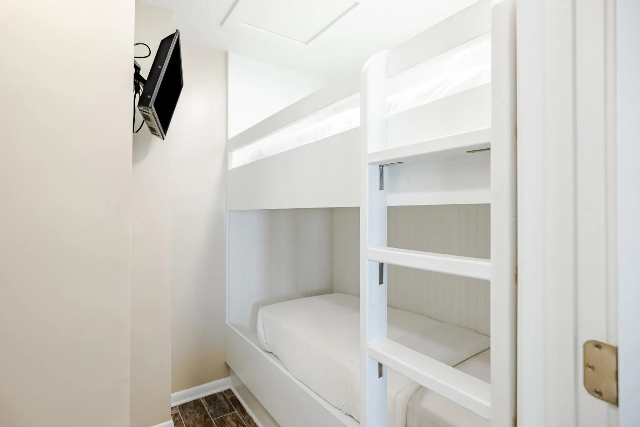 Bed in Sandpiper Beacon Beach Resort