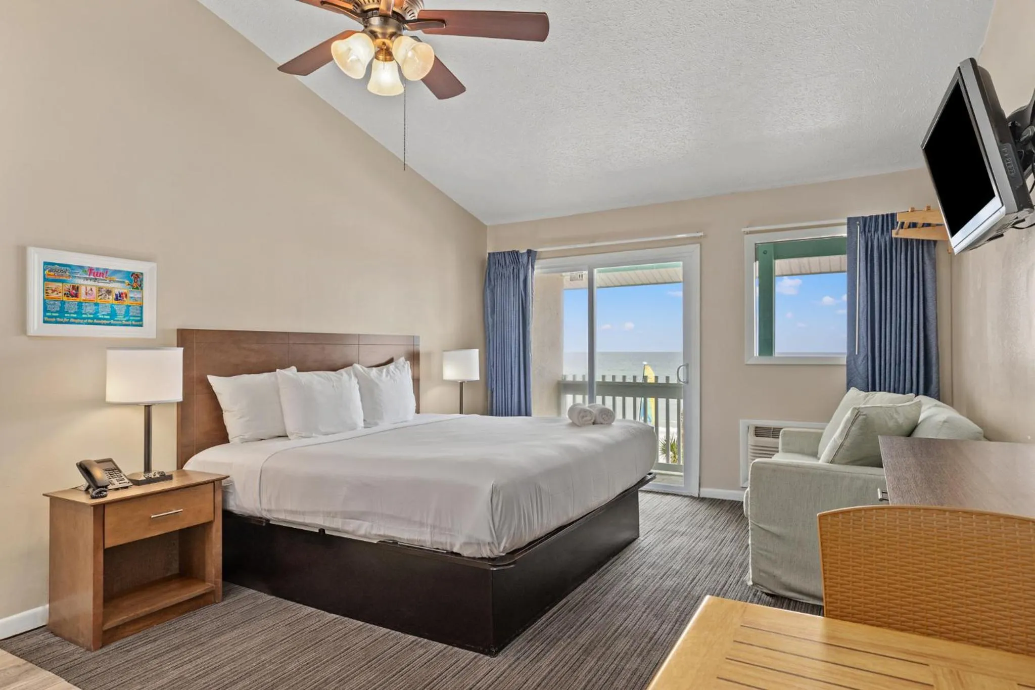 Bed in Sandpiper Beacon Beach Resort